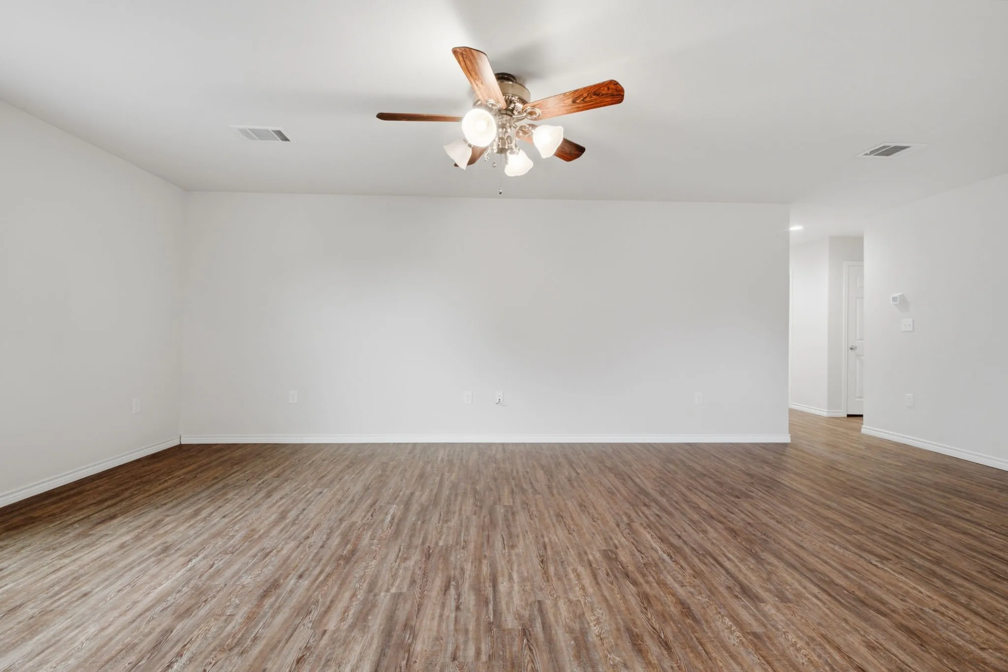 Single Family Residence For Sale in Grayson County , 114 Wade Street, Whitesboro, Texas 76273, 3 Bedroom, 2 Bathroom, 2 Garage spaces, 1,422 Sqft, built in 2019, mls#21340987, Real Estate Agent in Whitesboro, Homes For Sale in Grayson county, Homes For Sale in Whitesboro, Realtor in Whitesboro Texas, Real Estate Brokerage Independent Realty Texas, Luminita Cordes Realtor