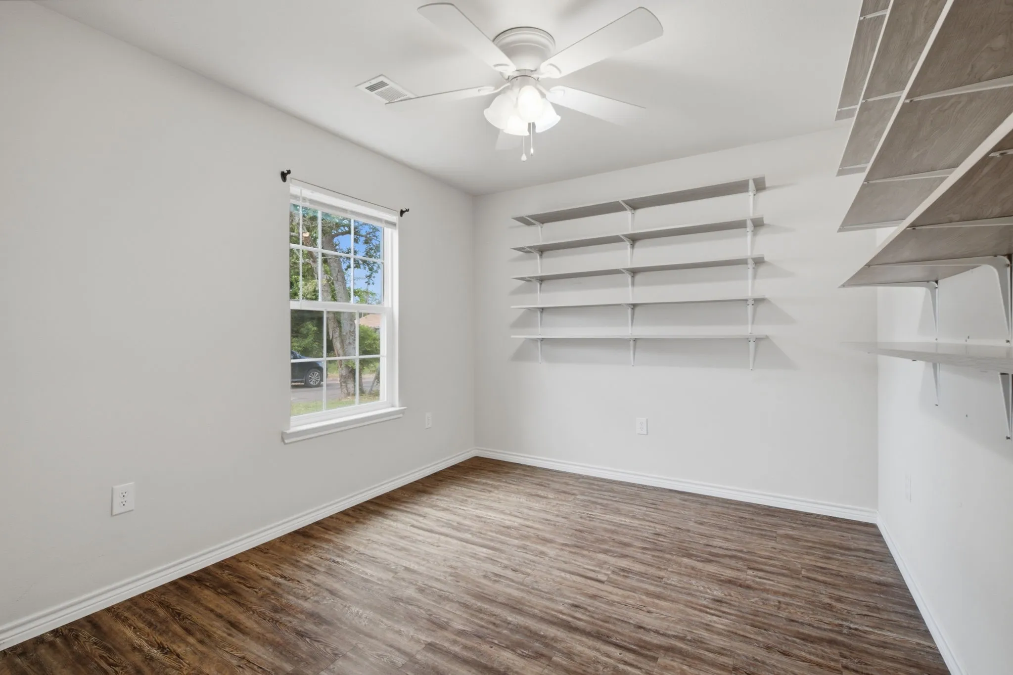 Single Family Residence For Sale in Grayson County , 114 Wade Street, Whitesboro, Texas 76273, 3 Bedroom, 2 Bathroom, 2 Garage spaces, 1,422 Sqft, built in 2019, mls#21340987, Real Estate Agent in Whitesboro, Homes For Sale in Grayson county, Homes For Sale in Whitesboro, Realtor in Whitesboro Texas, Real Estate Brokerage Independent Realty Texas, Luminita Cordes Realtor