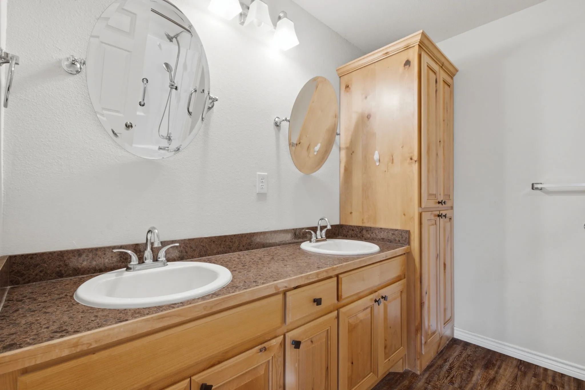 Single Family Residence For Sale in Grayson County , 114 Wade Street, Whitesboro, Texas 76273, 3 Bedroom, 2 Bathroom, 2 Garage spaces, 1,422 Sqft, built in 2019, mls#21340987, Real Estate Agent in Whitesboro, Homes For Sale in Grayson county, Homes For Sale in Whitesboro, Realtor in Whitesboro Texas, Real Estate Brokerage Independent Realty Texas, Luminita Cordes Realtor