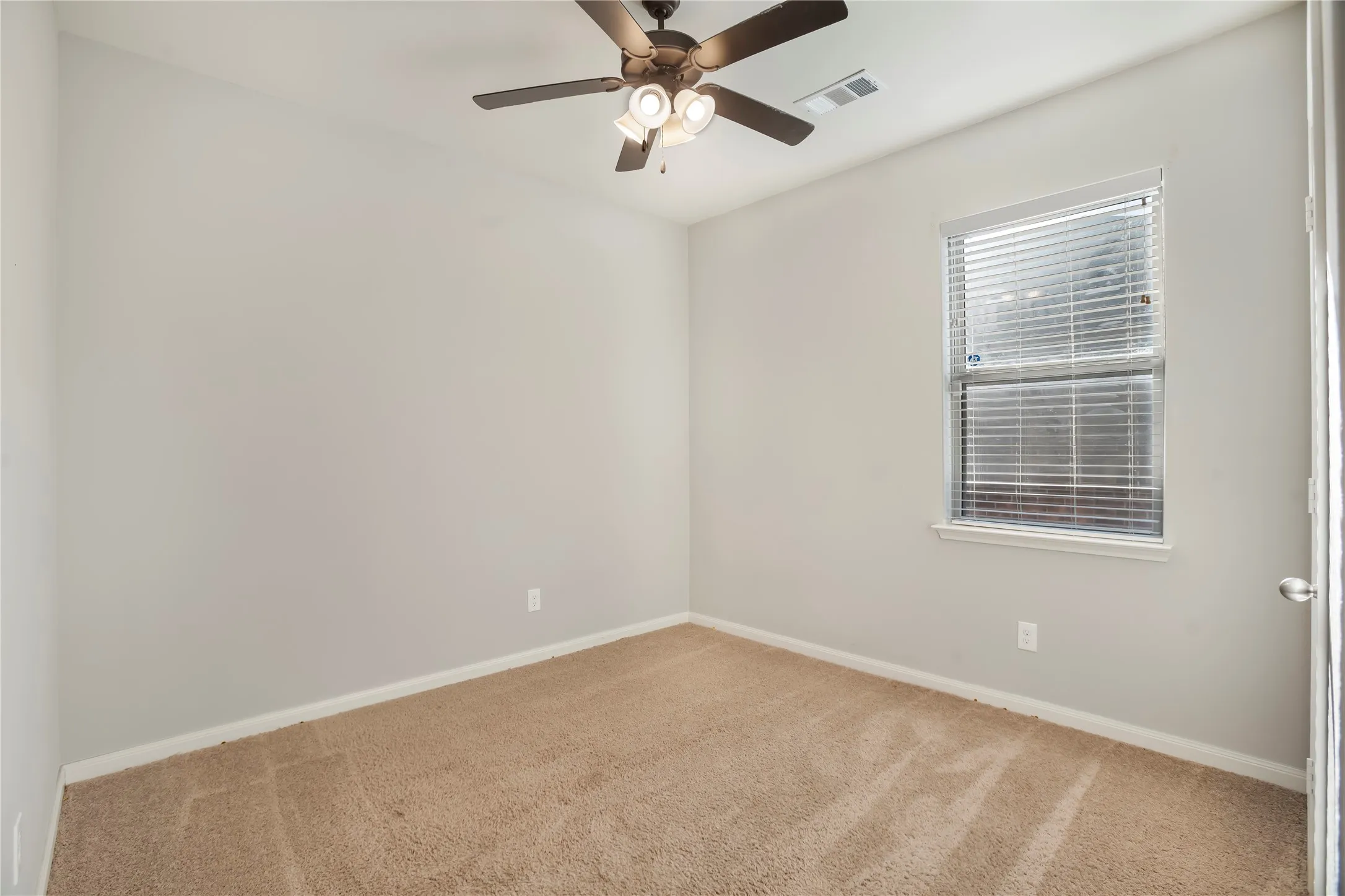 Single Family Residence For Rent in Tarrant County , 6001 Royal Gorge Drive, Fort Worth, Texas 76179, 3 Bedroom, 2 Bathroom, 2 Garage spaces, 1,636 Sqft, built in 2018, mls#21347729, Real Estate Agent in Fort Worth, Homes For Rent in Tarrant county, Homes For Rent in Fort Worth, Realtor in Fort Worth Texas, Real Estate Brokerage Independent Realty Texas, Luminita Cordes Realtor