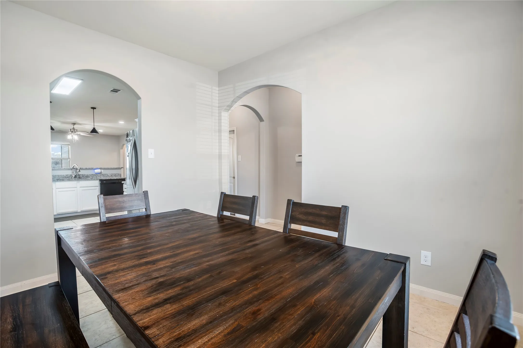 Single Family Residence For Rent in Tarrant County , 6001 Royal Gorge Drive, Fort Worth, Texas 76179, 3 Bedroom, 2 Bathroom, 2 Garage spaces, 1,636 Sqft, built in 2018, mls#21347729, Real Estate Agent in Fort Worth, Homes For Rent in Tarrant county, Homes For Rent in Fort Worth, Realtor in Fort Worth Texas, Real Estate Brokerage Independent Realty Texas, Luminita Cordes Realtor