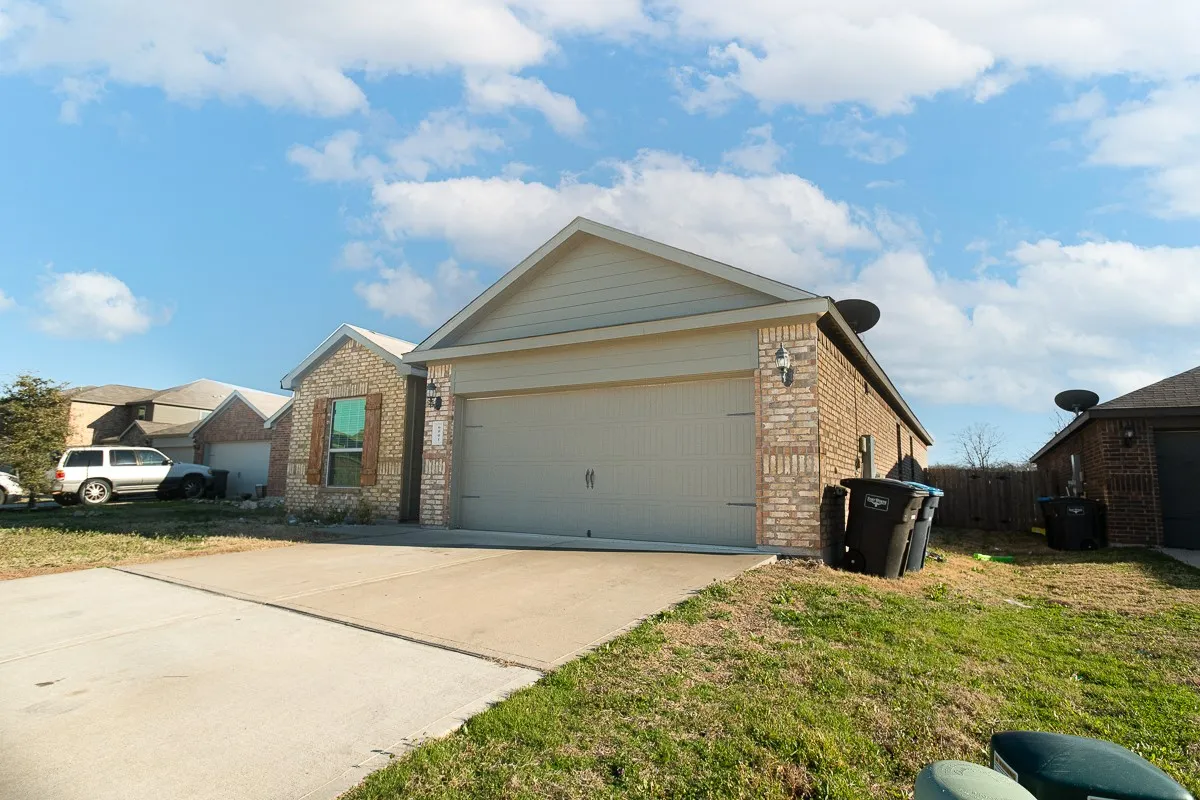Single Family Residence For Rent in Tarrant County , 6001 Royal Gorge Drive, Fort Worth, Texas 76179, 3 Bedroom, 2 Bathroom, 2 Garage spaces, 1,636 Sqft, built in 2018, mls#21347729, Real Estate Agent in Fort Worth, Homes For Rent in Tarrant county, Homes For Rent in Fort Worth, Realtor in Fort Worth Texas, Real Estate Brokerage Independent Realty Texas, Luminita Cordes Realtor