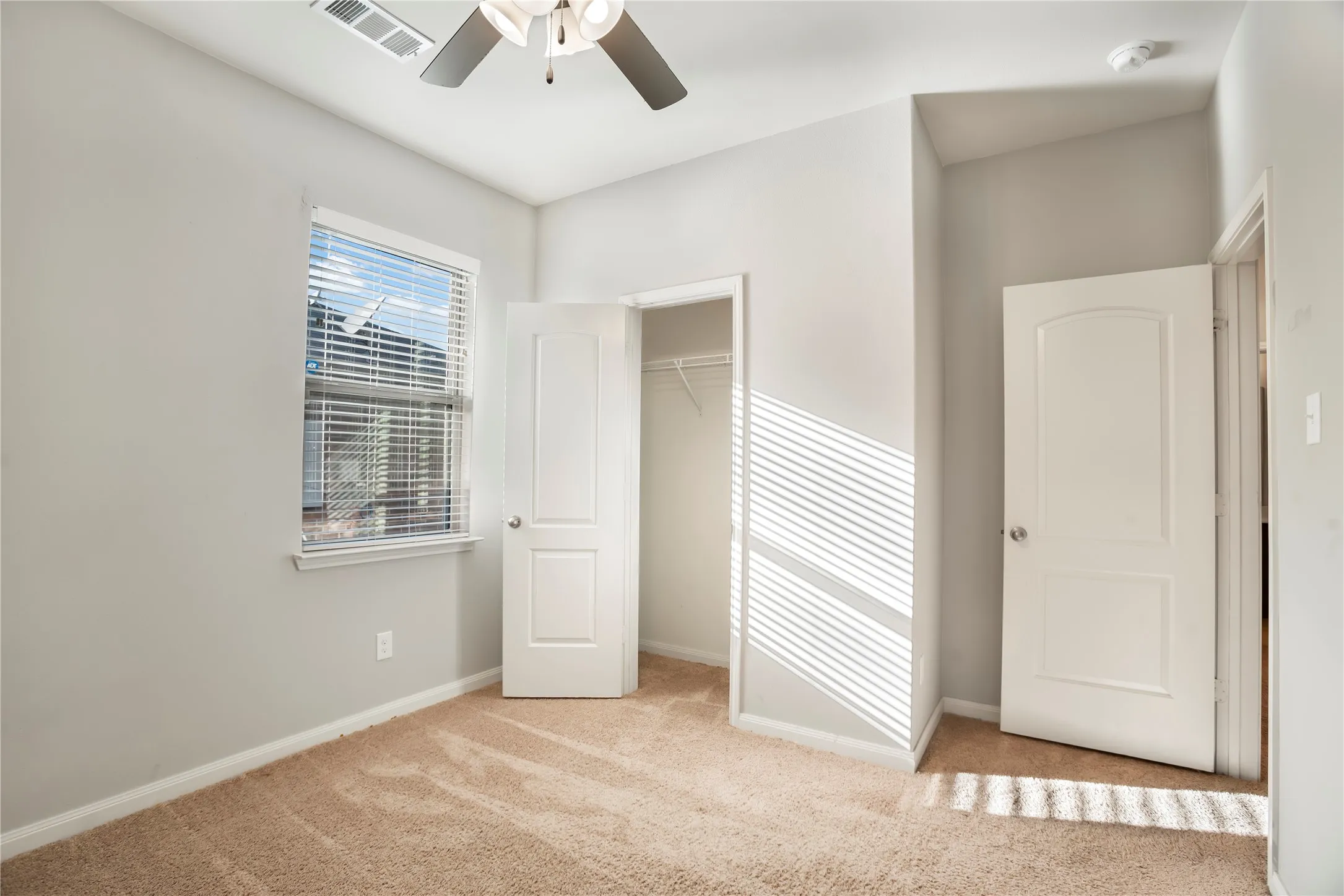 Single Family Residence For Rent in Tarrant County , 6001 Royal Gorge Drive, Fort Worth, Texas 76179, 3 Bedroom, 2 Bathroom, 2 Garage spaces, 1,636 Sqft, built in 2018, mls#21347729, Real Estate Agent in Fort Worth, Homes For Rent in Tarrant county, Homes For Rent in Fort Worth, Realtor in Fort Worth Texas, Real Estate Brokerage Independent Realty Texas, Luminita Cordes Realtor