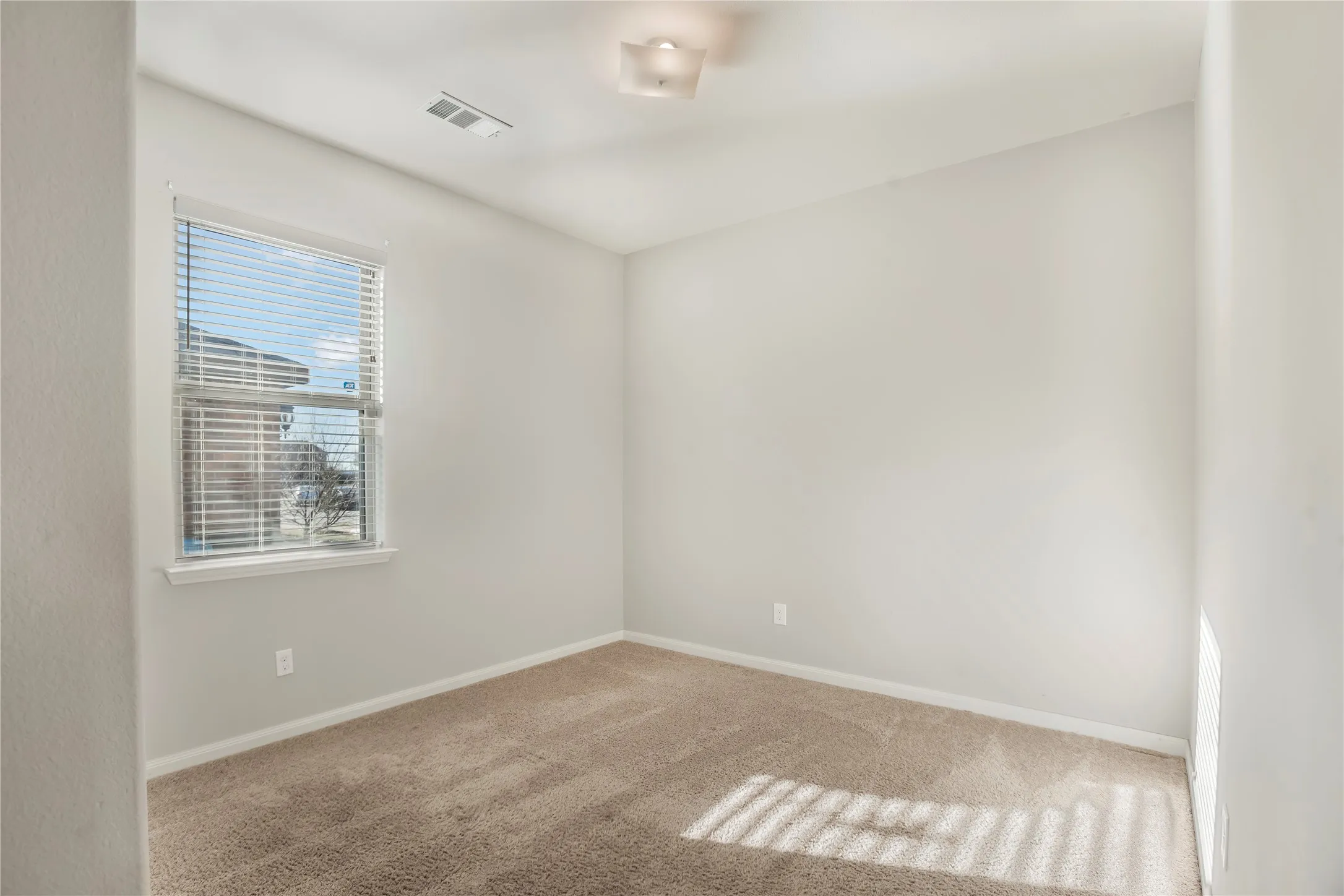 Single Family Residence For Rent in Tarrant County , 6001 Royal Gorge Drive, Fort Worth, Texas 76179, 3 Bedroom, 2 Bathroom, 2 Garage spaces, 1,636 Sqft, built in 2018, mls#21347729, Real Estate Agent in Fort Worth, Homes For Rent in Tarrant county, Homes For Rent in Fort Worth, Realtor in Fort Worth Texas, Real Estate Brokerage Independent Realty Texas, Luminita Cordes Realtor