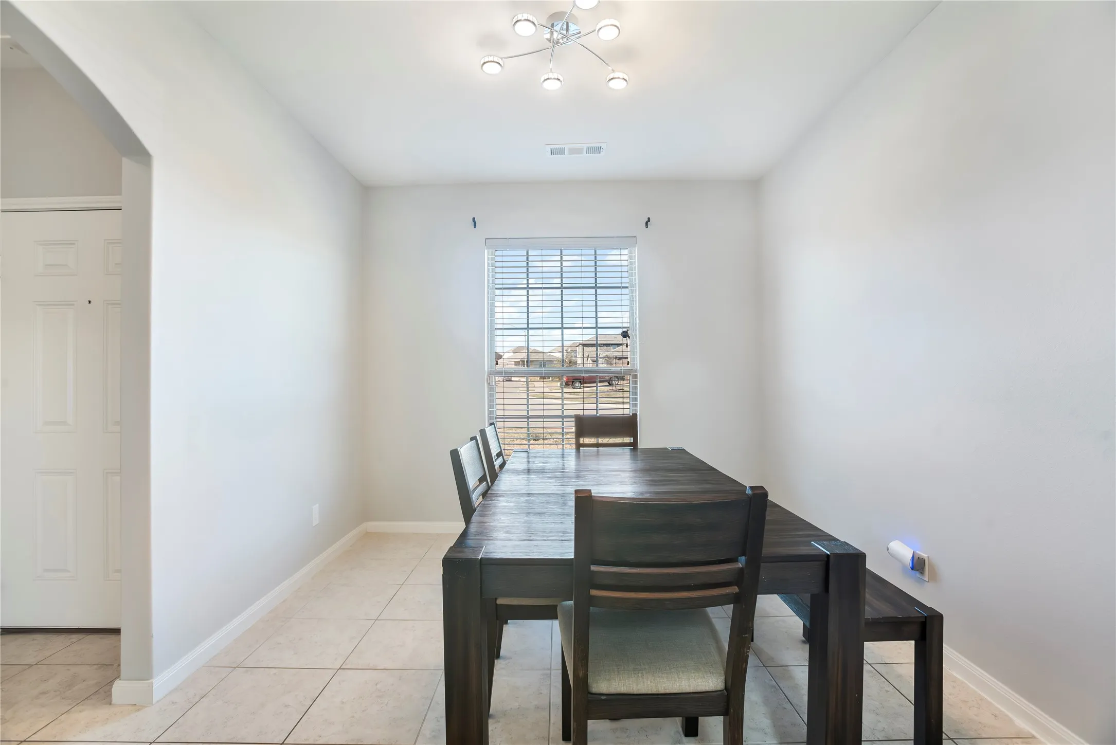 Single Family Residence For Rent in Tarrant County , 6001 Royal Gorge Drive, Fort Worth, Texas 76179, 3 Bedroom, 2 Bathroom, 2 Garage spaces, 1,636 Sqft, built in 2018, mls#21347729, Real Estate Agent in Fort Worth, Homes For Rent in Tarrant county, Homes For Rent in Fort Worth, Realtor in Fort Worth Texas, Real Estate Brokerage Independent Realty Texas, Luminita Cordes Realtor