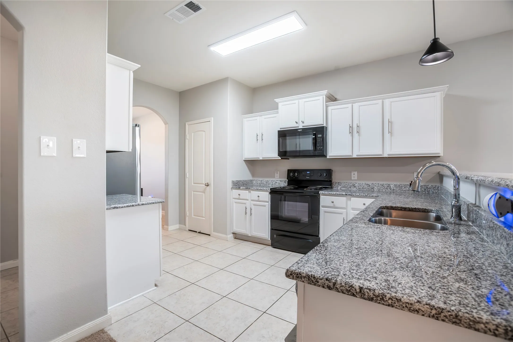 Single Family Residence For Rent in Tarrant County , 6001 Royal Gorge Drive, Fort Worth, Texas 76179, 3 Bedroom, 2 Bathroom, 2 Garage spaces, 1,636 Sqft, built in 2018, mls#21347729, Real Estate Agent in Fort Worth, Homes For Rent in Tarrant county, Homes For Rent in Fort Worth, Realtor in Fort Worth Texas, Real Estate Brokerage Independent Realty Texas, Luminita Cordes Realtor