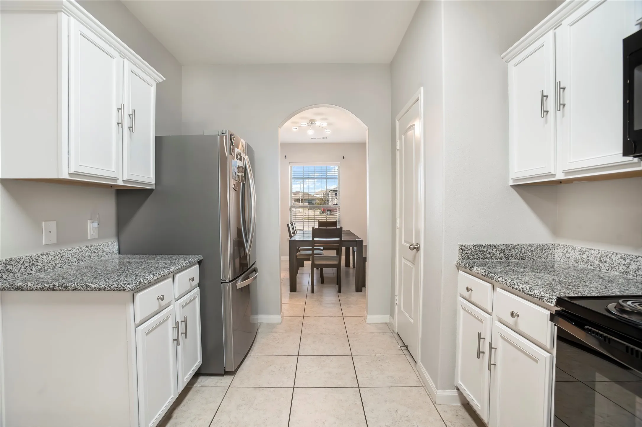 Single Family Residence For Rent in Tarrant County , 6001 Royal Gorge Drive, Fort Worth, Texas 76179, 3 Bedroom, 2 Bathroom, 2 Garage spaces, 1,636 Sqft, built in 2018, mls#21347729, Real Estate Agent in Fort Worth, Homes For Rent in Tarrant county, Homes For Rent in Fort Worth, Realtor in Fort Worth Texas, Real Estate Brokerage Independent Realty Texas, Luminita Cordes Realtor