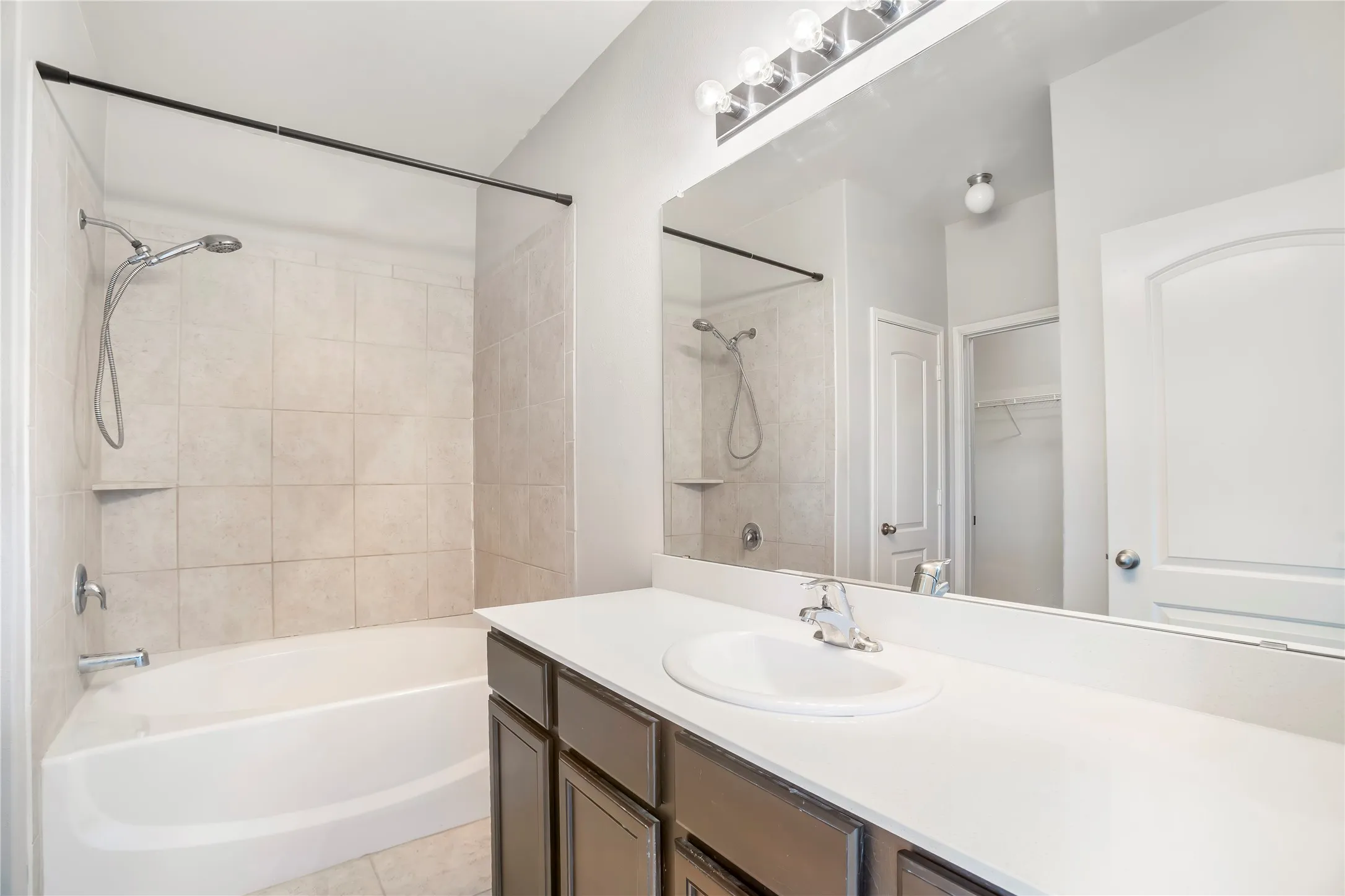 Single Family Residence For Rent in Tarrant County , 6001 Royal Gorge Drive, Fort Worth, Texas 76179, 3 Bedroom, 2 Bathroom, 2 Garage spaces, 1,636 Sqft, built in 2018, mls#21347729, Real Estate Agent in Fort Worth, Homes For Rent in Tarrant county, Homes For Rent in Fort Worth, Realtor in Fort Worth Texas, Real Estate Brokerage Independent Realty Texas, Luminita Cordes Realtor