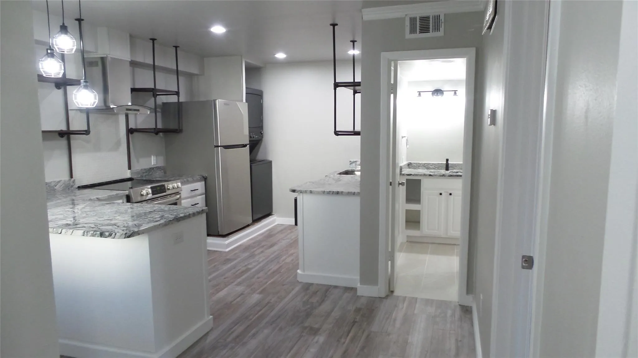 Condominium For Rent in Dallas County , 5723 Harvest Hill Road 1039, Dallas, Texas 75230, 1 Bedroom, 1 Bathroom, Garage spaces, 658 Sqft, built in 1970, Price $1,550, mls#21347513, Real Estate Agent in Dallas, Homes For Rent in Dallas county, Homes For Rent in Dallas, Realtor in Dallas Texas, Real Estate Brokerage Independent Realty Texas, Luminita Cordes Realtor