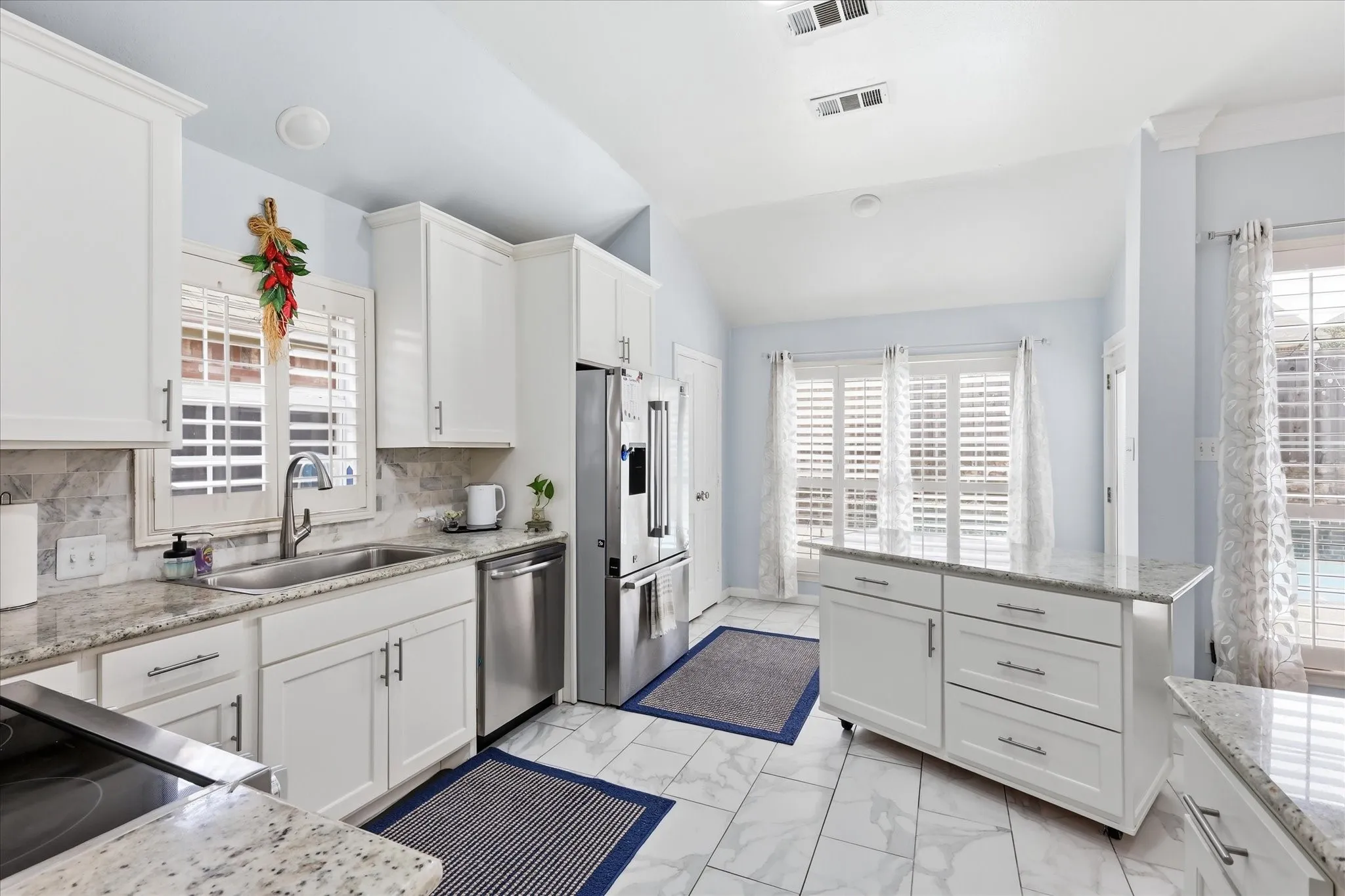 Single Family Residence For Sale in Dallas County , 9427 Ponderosa Trail, Irving, Texas 75063, 3 Bedroom, 2 Bathroom, 2 Garage spaces, 1,699 Sqft, built in 1997, mls#21347472, Real Estate Agent in Irving, Homes For Sale in Dallas county, Homes For Sale in Irving, Realtor in Irving Texas, Real Estate Brokerage Independent Realty Texas, Luminita Cordes Realtor