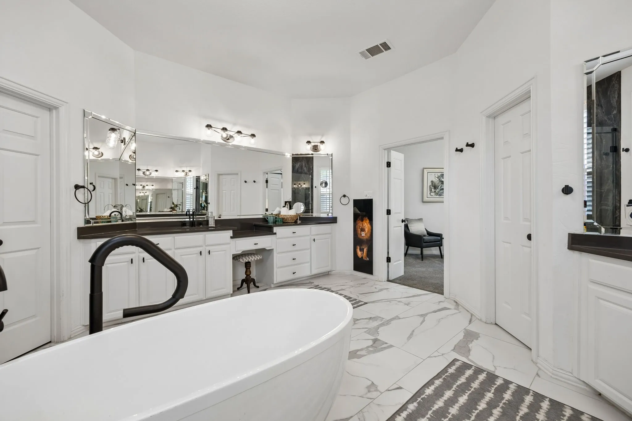 Single Family Residence For Sale in Tarrant County , 902 Independence Parkway, Southlake, Texas 76092, 5 Bedroom, 5 Bathroom, 3 Garage spaces, 5,209 Sqft, built in 1996, mls#21345872, Real Estate Agent in Southlake, Homes For Sale in Tarrant county, Homes For Sale in Southlake, Realtor in Southlake Texas, Real Estate Brokerage Independent Realty Texas, Luminita Cordes Realtor
