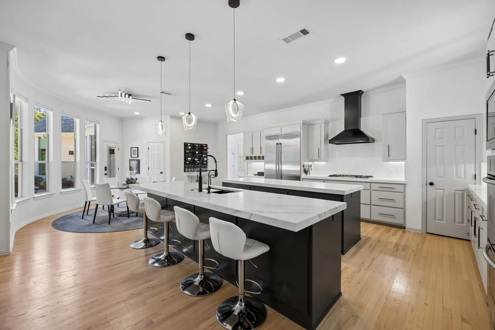 Single Family Residence For Sale in Tarrant County , 902 Independence Parkway, Southlake, Texas 76092, 5 Bedroom, 5 Bathroom, 3 Garage spaces, 5,209 Sqft, built in 1996, mls#21345872, Real Estate Agent in Southlake, Homes For Sale in Tarrant county, Homes For Sale in Southlake, Realtor in Southlake Texas, Real Estate Brokerage Independent Realty Texas, Luminita Cordes Realtor