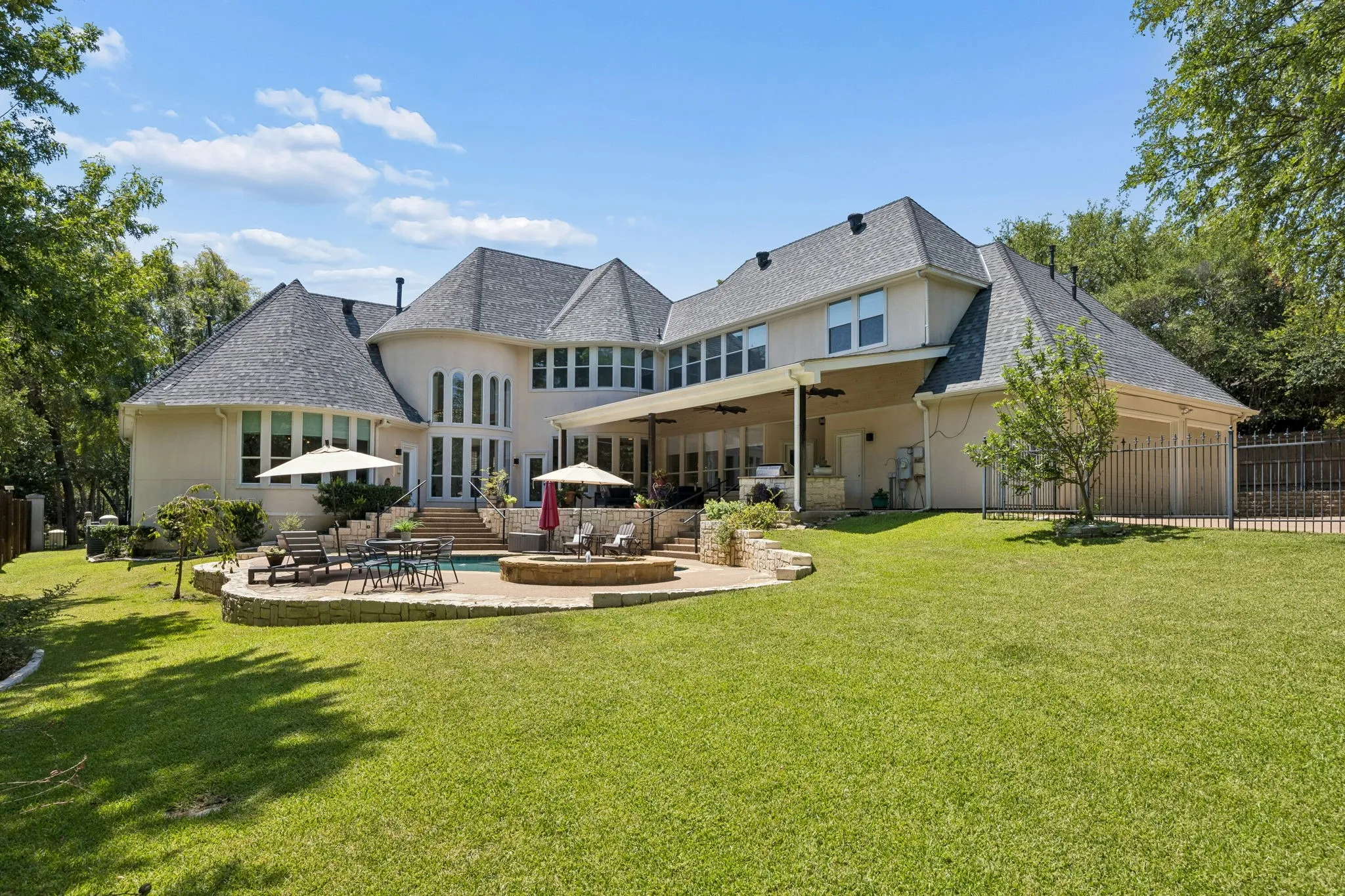 Single Family Residence For Sale in Tarrant County , 902 Independence Parkway, Southlake, Texas 76092, 5 Bedroom, 5 Bathroom, 3 Garage spaces, 5,209 Sqft, built in 1996, mls#21345872, Real Estate Agent in Southlake, Homes For Sale in Tarrant county, Homes For Sale in Southlake, Realtor in Southlake Texas, Real Estate Brokerage Independent Realty Texas, Luminita Cordes Realtor