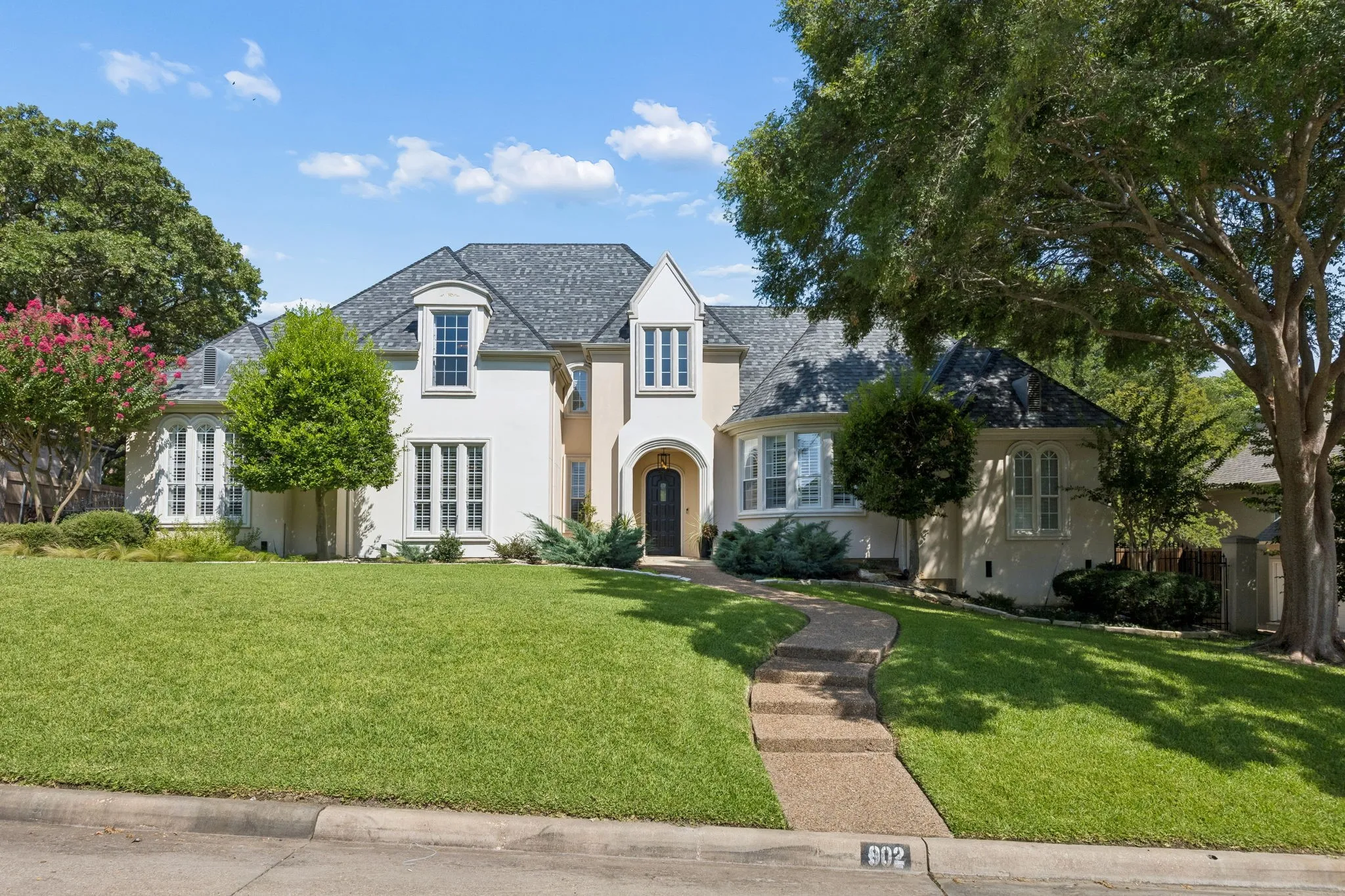 Single Family Residence For Sale in Tarrant County , 902 Independence Parkway, Southlake, Texas 76092, 5 Bedroom, 5 Bathroom, 3 Garage spaces, 5,209 Sqft, built in 1996, mls#21345872, Real Estate Agent in Southlake, Homes For Sale in Tarrant county, Homes For Sale in Southlake, Realtor in Southlake Texas, Real Estate Brokerage Independent Realty Texas, Luminita Cordes Realtor