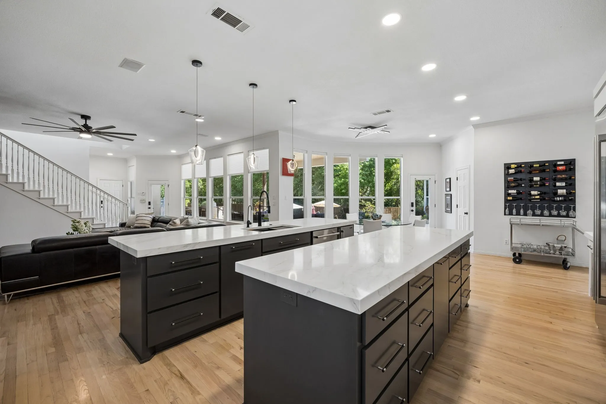 Single Family Residence For Sale in Tarrant County , 902 Independence Parkway, Southlake, Texas 76092, 5 Bedroom, 5 Bathroom, 3 Garage spaces, 5,209 Sqft, built in 1996, mls#21345872, Real Estate Agent in Southlake, Homes For Sale in Tarrant county, Homes For Sale in Southlake, Realtor in Southlake Texas, Real Estate Brokerage Independent Realty Texas, Luminita Cordes Realtor