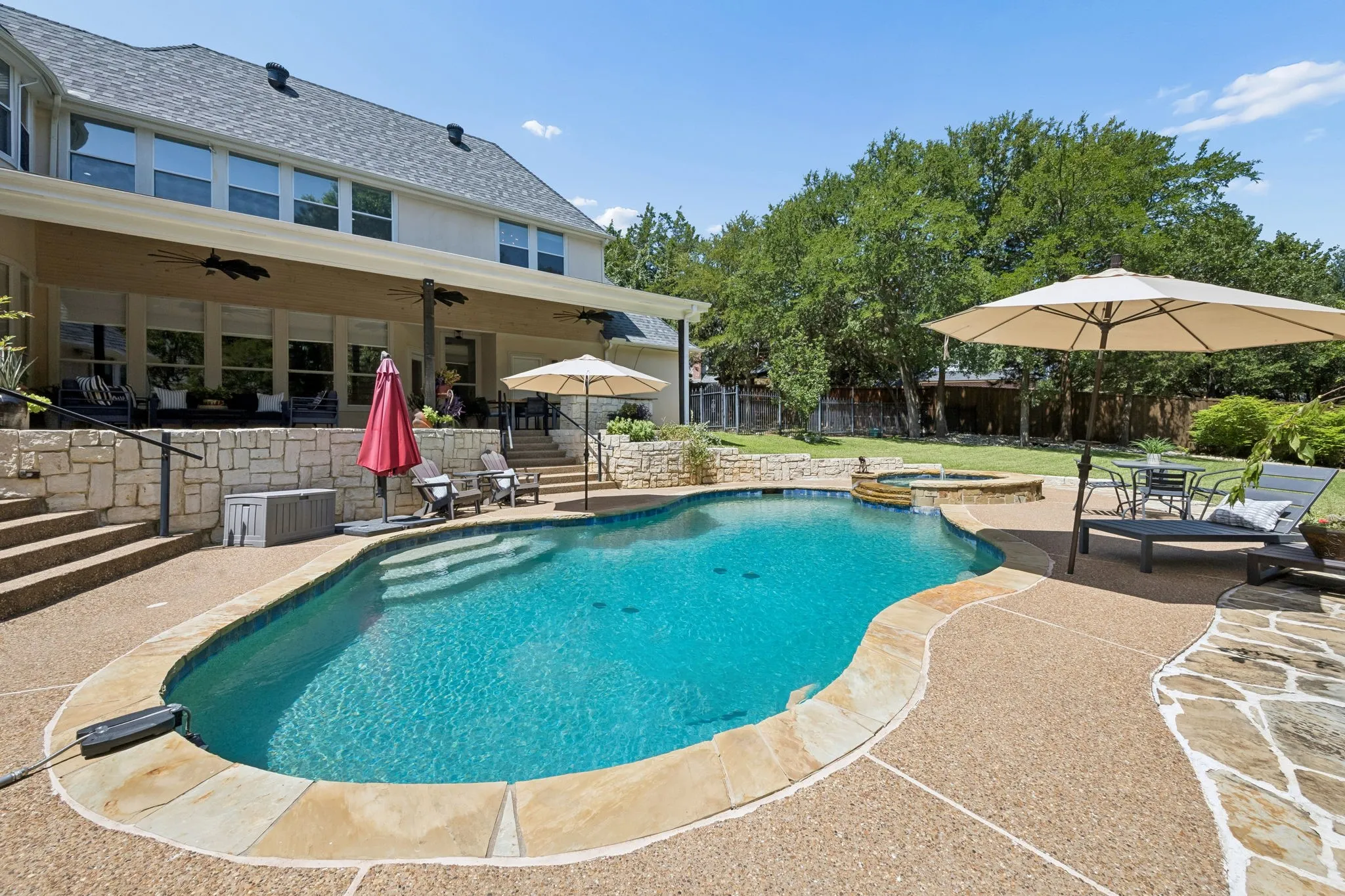 Single Family Residence For Sale in Tarrant County , 902 Independence Parkway, Southlake, Texas 76092, 5 Bedroom, 5 Bathroom, 3 Garage spaces, 5,209 Sqft, built in 1996, mls#21345872, Real Estate Agent in Southlake, Homes For Sale in Tarrant county, Homes For Sale in Southlake, Realtor in Southlake Texas, Real Estate Brokerage Independent Realty Texas, Luminita Cordes Realtor