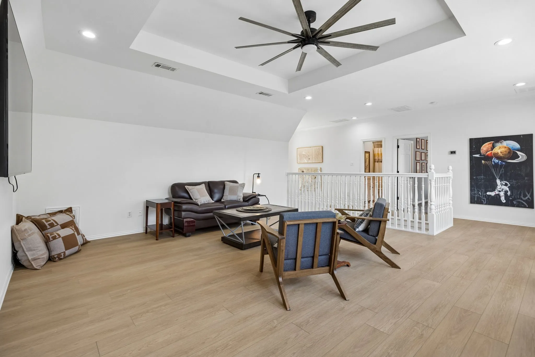 Single Family Residence For Sale in Tarrant County , 902 Independence Parkway, Southlake, Texas 76092, 5 Bedroom, 5 Bathroom, 3 Garage spaces, 5,209 Sqft, built in 1996, mls#21345872, Real Estate Agent in Southlake, Homes For Sale in Tarrant county, Homes For Sale in Southlake, Realtor in Southlake Texas, Real Estate Brokerage Independent Realty Texas, Luminita Cordes Realtor