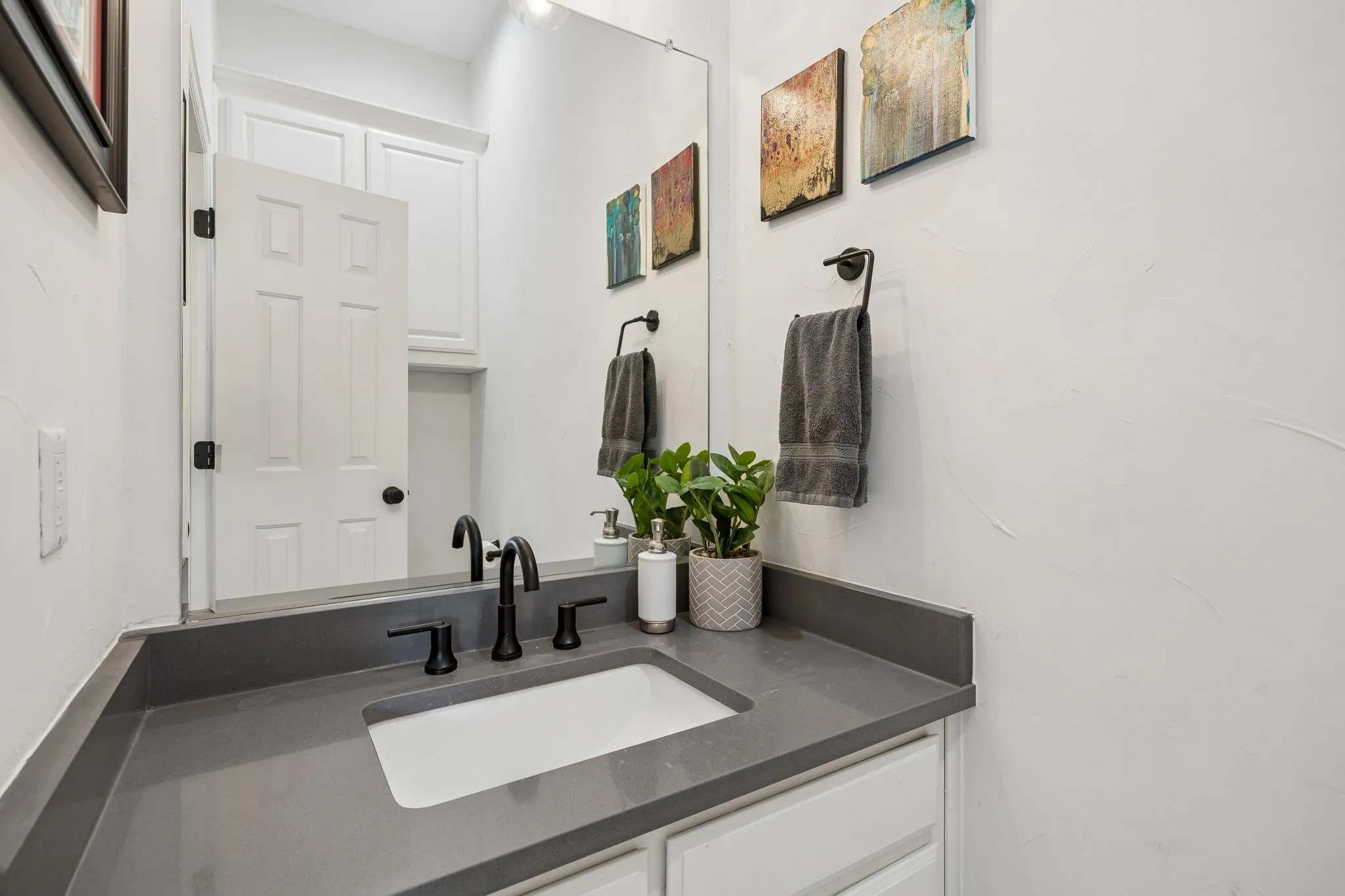 First floor powder bath.
