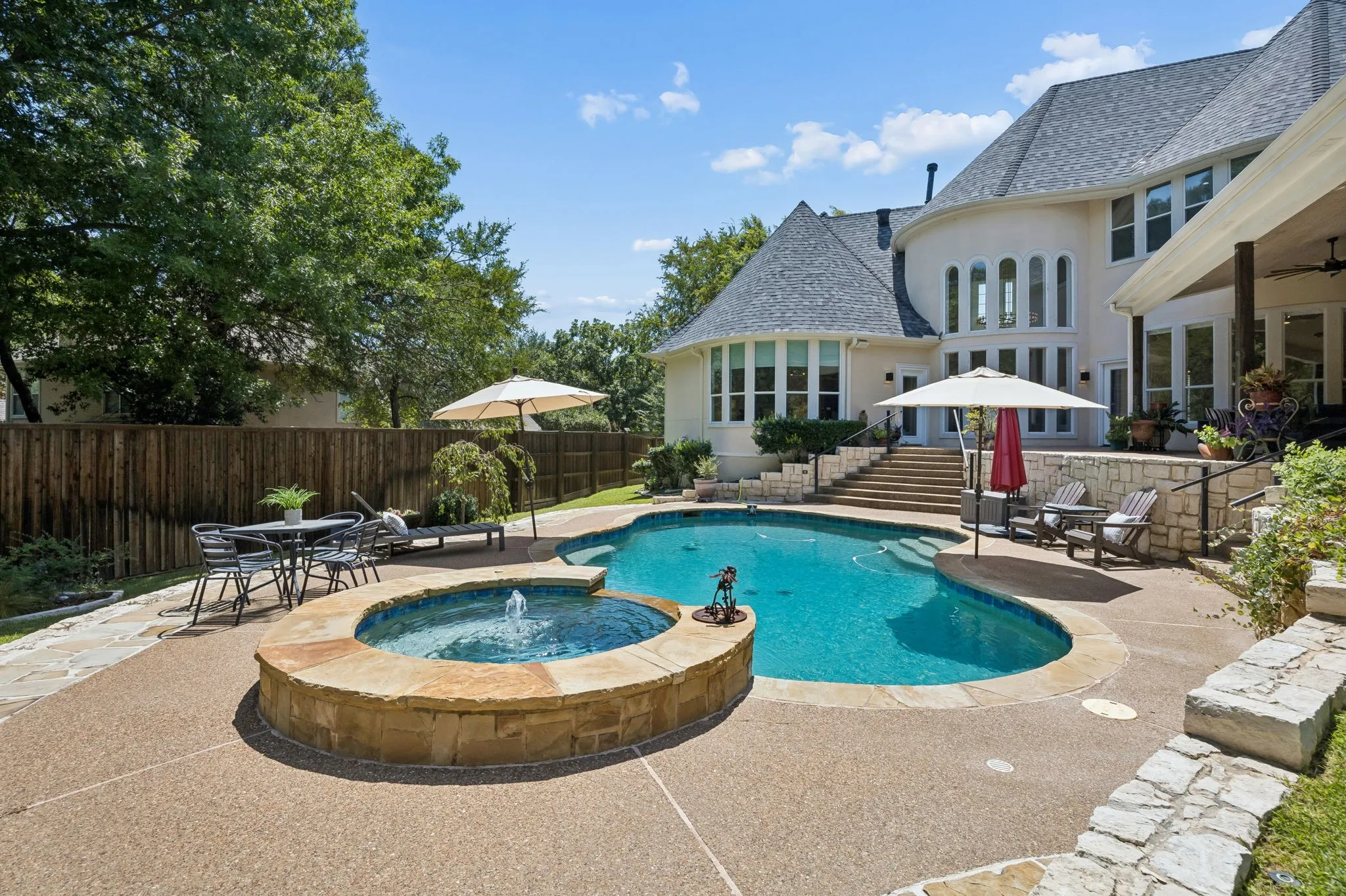 Single Family Residence For Sale in Tarrant County , 902 Independence Parkway, Southlake, Texas 76092, 5 Bedroom, 5 Bathroom, 3 Garage spaces, 5,209 Sqft, built in 1996, mls#21345872, Real Estate Agent in Southlake, Homes For Sale in Tarrant county, Homes For Sale in Southlake, Realtor in Southlake Texas, Real Estate Brokerage Independent Realty Texas, Luminita Cordes Realtor