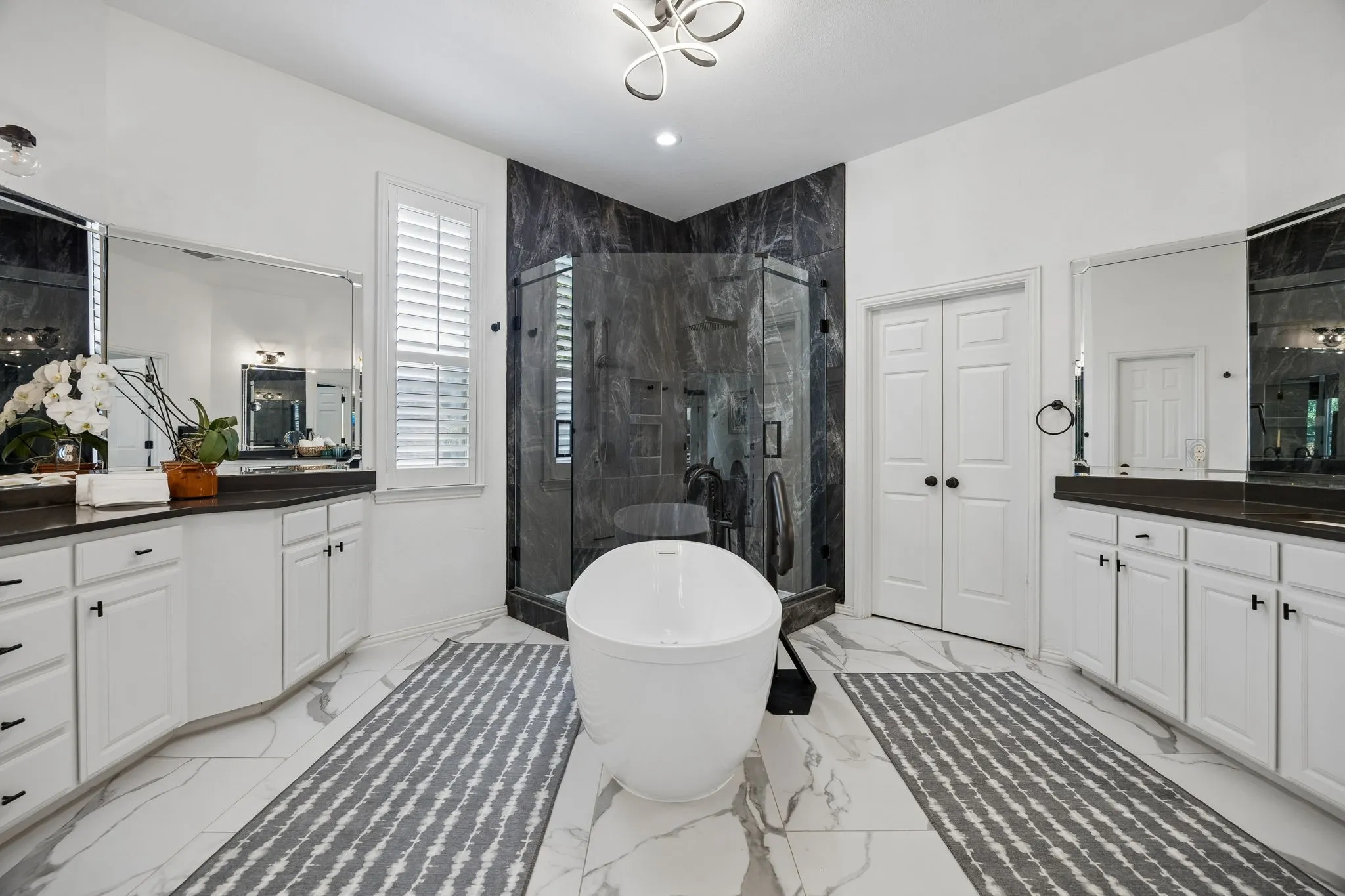 Single Family Residence For Sale in Tarrant County , 902 Independence Parkway, Southlake, Texas 76092, 5 Bedroom, 5 Bathroom, 3 Garage spaces, 5,209 Sqft, built in 1996, mls#21345872, Real Estate Agent in Southlake, Homes For Sale in Tarrant county, Homes For Sale in Southlake, Realtor in Southlake Texas, Real Estate Brokerage Independent Realty Texas, Luminita Cordes Realtor
