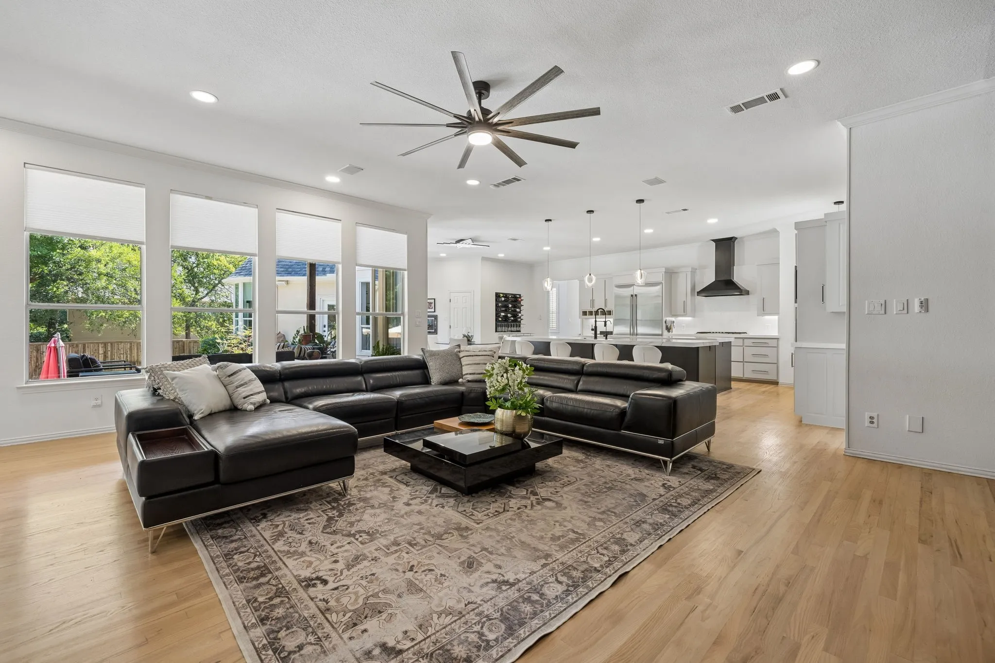 Single Family Residence For Sale in Tarrant County , 902 Independence Parkway, Southlake, Texas 76092, 5 Bedroom, 5 Bathroom, 3 Garage spaces, 5,209 Sqft, built in 1996, mls#21345872, Real Estate Agent in Southlake, Homes For Sale in Tarrant county, Homes For Sale in Southlake, Realtor in Southlake Texas, Real Estate Brokerage Independent Realty Texas, Luminita Cordes Realtor