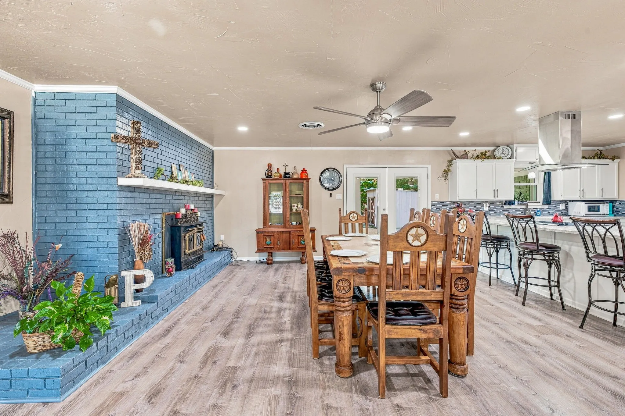 Single Family Residence For Sale in Comanche County , 816 S Texas Street, De Leon, Texas 76444, 3 Bedroom, 3 Bathroom, 2 Garage spaces, 2,452 Sqft, built in 1969, Price $450,000, mls#21347524, Real Estate Agent in De Leon, Homes For Sale in Comanche county, Homes For Sale in De Leon, Realtor in De Leon Texas, Real Estate Brokerage Independent Realty Texas, Luminita Cordes Realtor