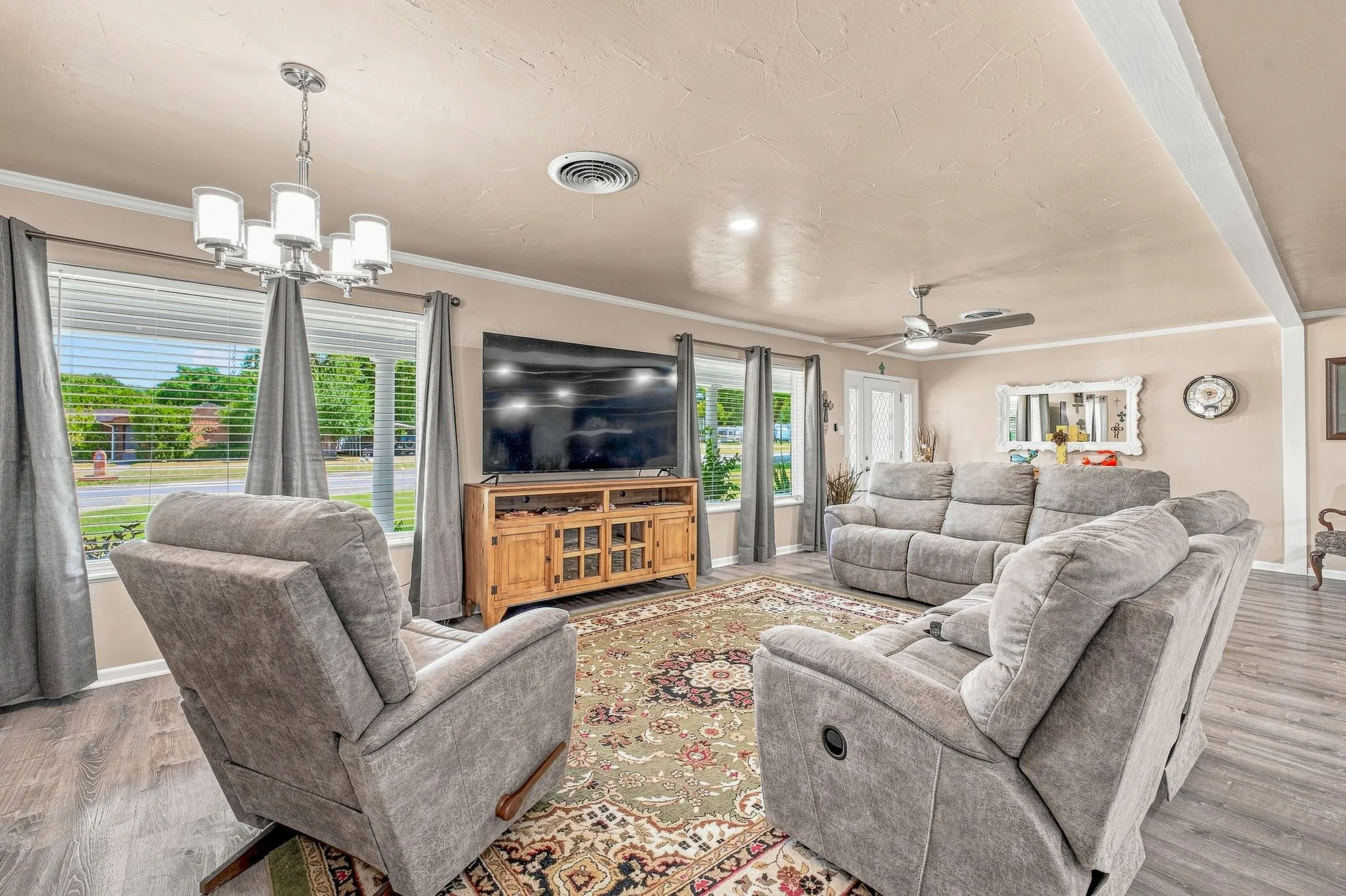 Single Family Residence For Sale in Comanche County , 816 S Texas Street, De Leon, Texas 76444, 3 Bedroom, 3 Bathroom, 2 Garage spaces, 2,452 Sqft, built in 1969, Price $450,000, mls#21347524, Real Estate Agent in De Leon, Homes For Sale in Comanche county, Homes For Sale in De Leon, Realtor in De Leon Texas, Real Estate Brokerage Independent Realty Texas, Luminita Cordes Realtor