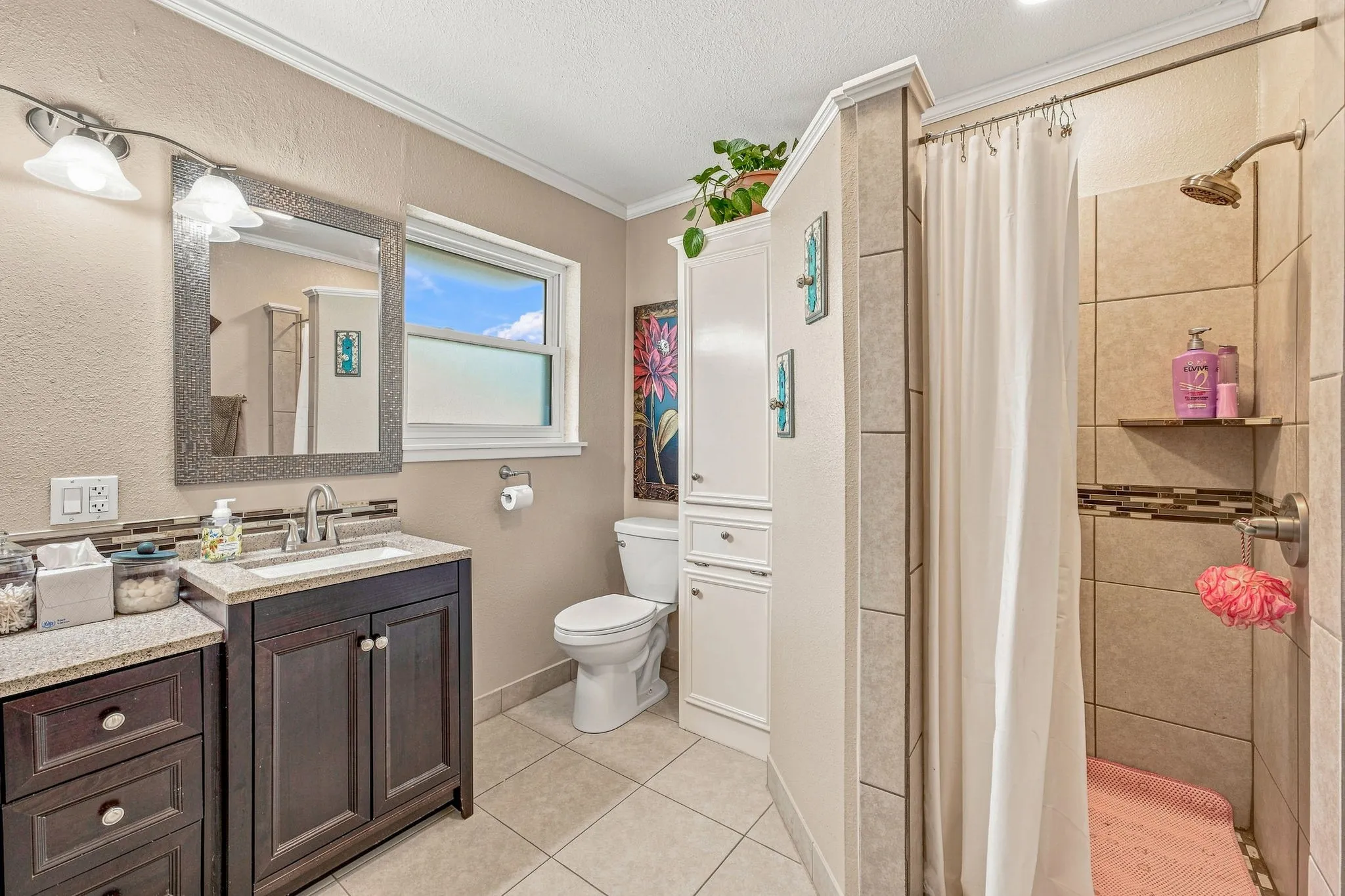 Bathroom to Main Bedroom
