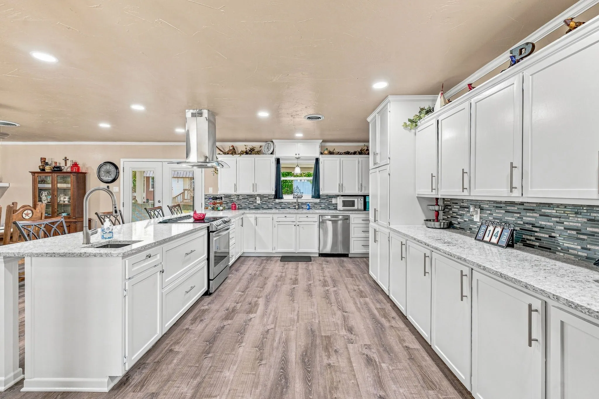 Single Family Residence For Sale in Comanche County , 816 S Texas Street, De Leon, Texas 76444, 3 Bedroom, 3 Bathroom, 2 Garage spaces, 2,452 Sqft, built in 1969, Price $450,000, mls#21347524, Real Estate Agent in De Leon, Homes For Sale in Comanche county, Homes For Sale in De Leon, Realtor in De Leon Texas, Real Estate Brokerage Independent Realty Texas, Luminita Cordes Realtor