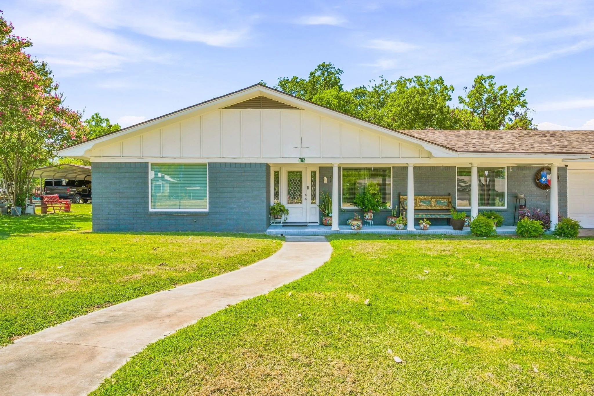 Single Family Residence For Sale in Comanche County , 816 S Texas Street, De Leon, Texas 76444, 3 Bedroom, 3 Bathroom, 2 Garage spaces, 2,452 Sqft, built in 1969, Price $450,000, mls#21347524, Real Estate Agent in De Leon, Homes For Sale in Comanche county, Homes For Sale in De Leon, Realtor in De Leon Texas, Real Estate Brokerage Independent Realty Texas, Luminita Cordes Realtor