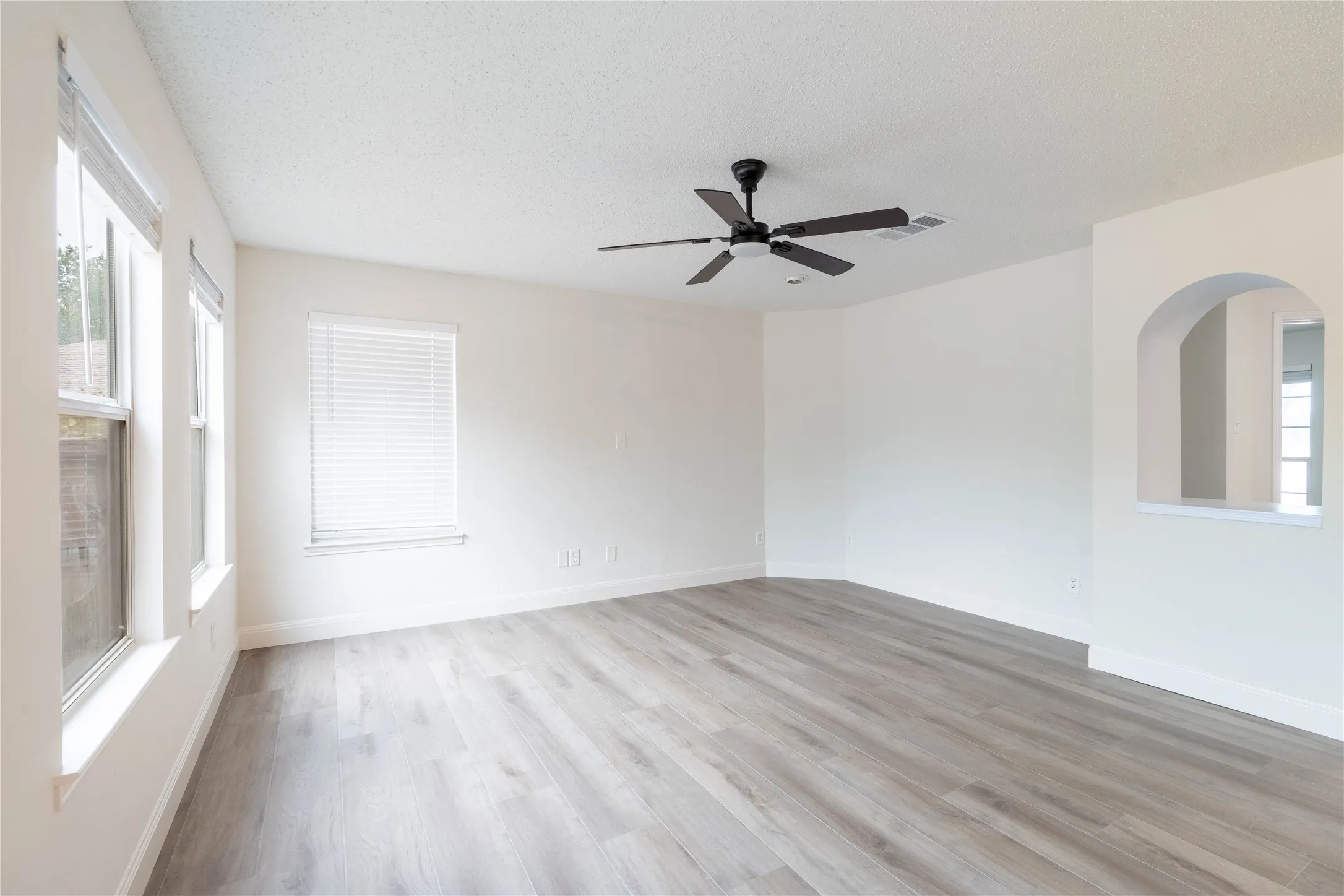 Single Family Residence For Rent in Collin County , 2304 Glenhaven Drive, Mc Kinney, Texas 75071, 3 Bedroom, 3 Bathroom, 2 Garage spaces, 2,210 Sqft, built in 2003, mls#21347734, Real Estate Agent in Mc Kinney, Homes For Rent in Collin county, Homes For Rent in Mc Kinney, Realtor in Mc Kinney Texas, Real Estate Brokerage Independent Realty Texas, Luminita Cordes Realtor