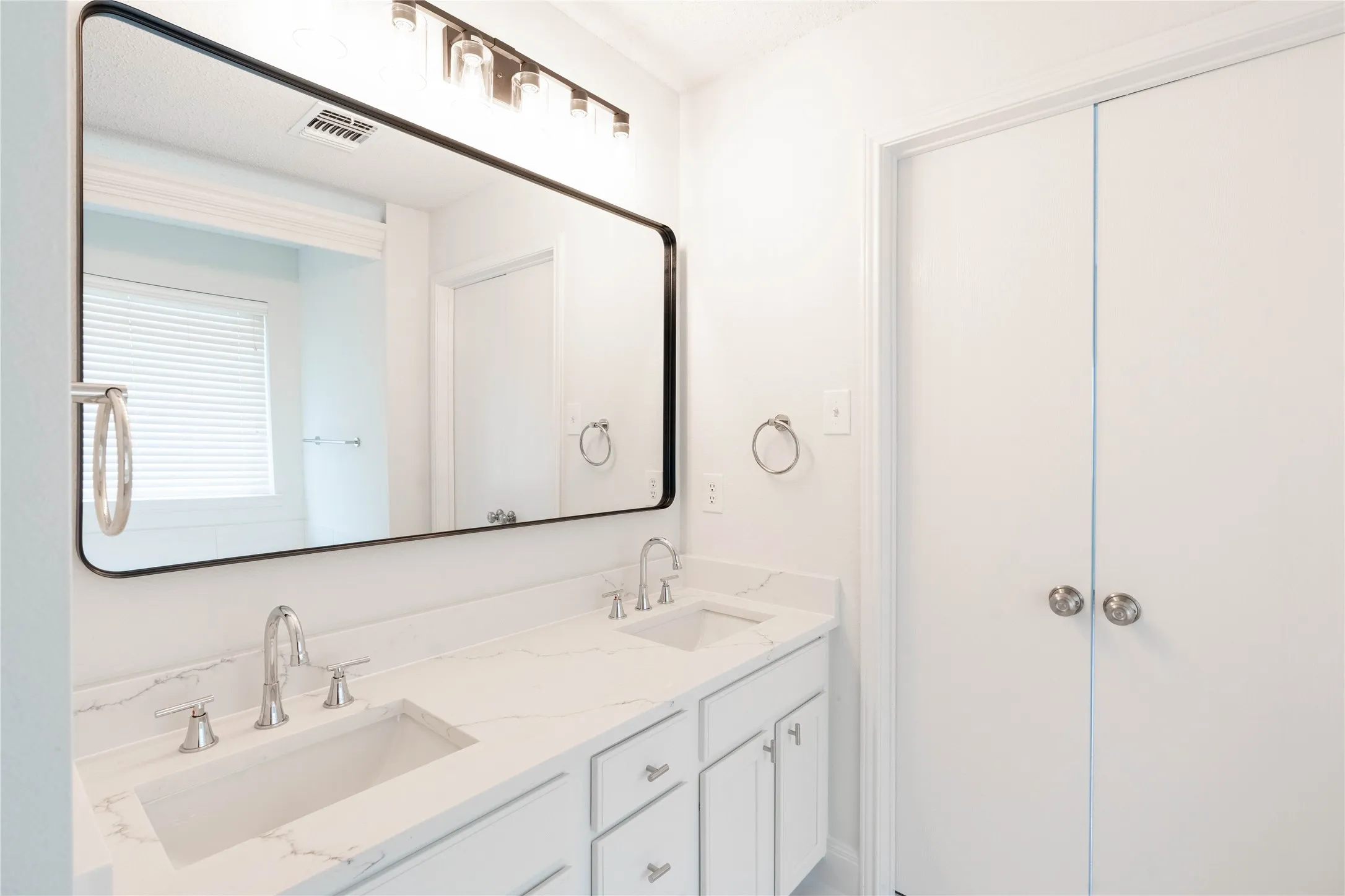 Single Family Residence For Rent in Collin County , 2304 Glenhaven Drive, Mc Kinney, Texas 75071, 3 Bedroom, 3 Bathroom, 2 Garage spaces, 2,210 Sqft, built in 2003, mls#21347734, Real Estate Agent in Mc Kinney, Homes For Rent in Collin county, Homes For Rent in Mc Kinney, Realtor in Mc Kinney Texas, Real Estate Brokerage Independent Realty Texas, Luminita Cordes Realtor
