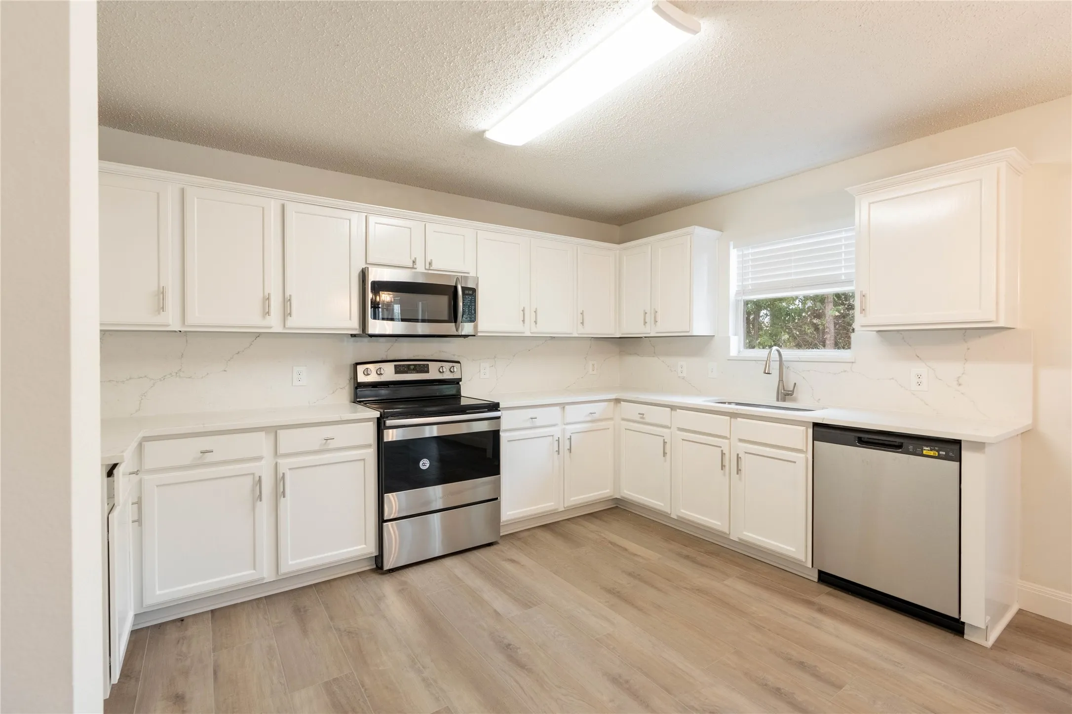 Single Family Residence For Rent in Collin County , 2304 Glenhaven Drive, Mc Kinney, Texas 75071, 3 Bedroom, 3 Bathroom, 2 Garage spaces, 2,210 Sqft, built in 2003, mls#21347734, Real Estate Agent in Mc Kinney, Homes For Rent in Collin county, Homes For Rent in Mc Kinney, Realtor in Mc Kinney Texas, Real Estate Brokerage Independent Realty Texas, Luminita Cordes Realtor