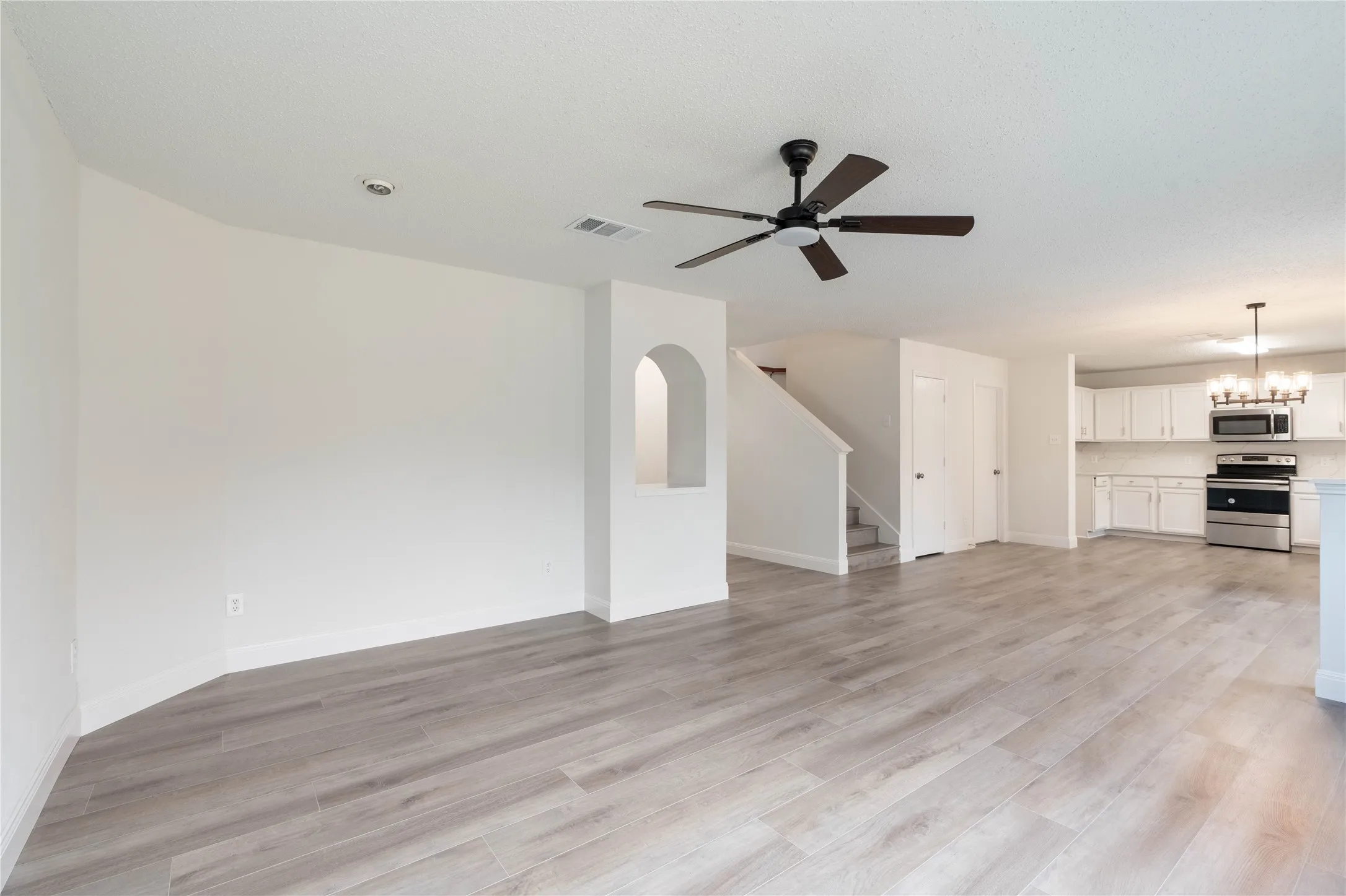 Single Family Residence For Rent in Collin County , 2304 Glenhaven Drive, Mc Kinney, Texas 75071, 3 Bedroom, 3 Bathroom, 2 Garage spaces, 2,210 Sqft, built in 2003, mls#21347734, Real Estate Agent in Mc Kinney, Homes For Rent in Collin county, Homes For Rent in Mc Kinney, Realtor in Mc Kinney Texas, Real Estate Brokerage Independent Realty Texas, Luminita Cordes Realtor