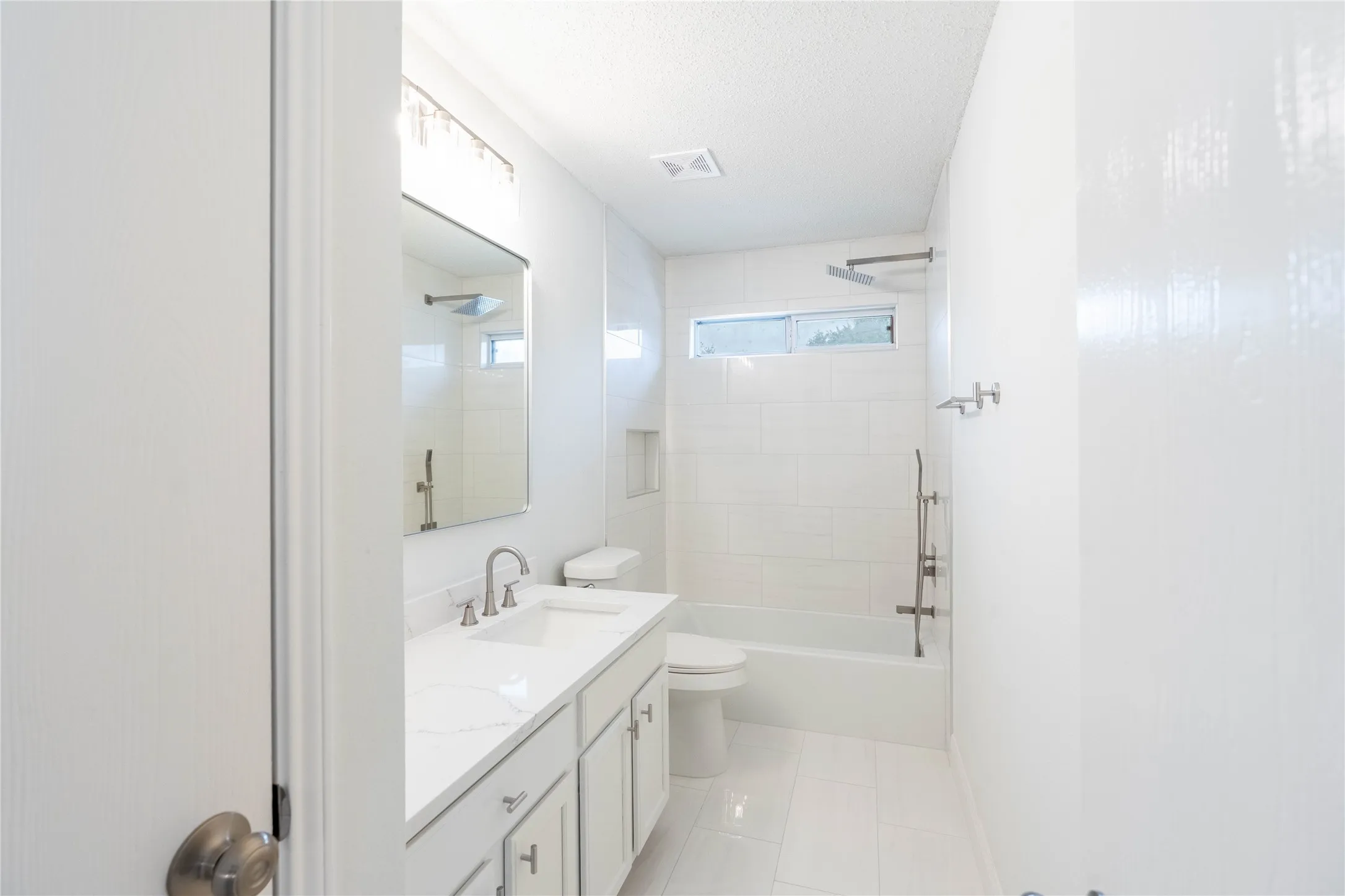 Single Family Residence For Rent in Collin County , 2304 Glenhaven Drive, Mc Kinney, Texas 75071, 3 Bedroom, 3 Bathroom, 2 Garage spaces, 2,210 Sqft, built in 2003, mls#21347734, Real Estate Agent in Mc Kinney, Homes For Rent in Collin county, Homes For Rent in Mc Kinney, Realtor in Mc Kinney Texas, Real Estate Brokerage Independent Realty Texas, Luminita Cordes Realtor
