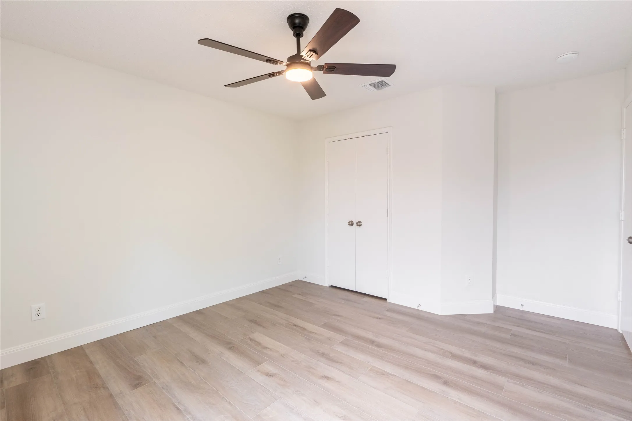 Single Family Residence For Rent in Collin County , 2304 Glenhaven Drive, Mc Kinney, Texas 75071, 3 Bedroom, 3 Bathroom, 2 Garage spaces, 2,210 Sqft, built in 2003, mls#21347734, Real Estate Agent in Mc Kinney, Homes For Rent in Collin county, Homes For Rent in Mc Kinney, Realtor in Mc Kinney Texas, Real Estate Brokerage Independent Realty Texas, Luminita Cordes Realtor