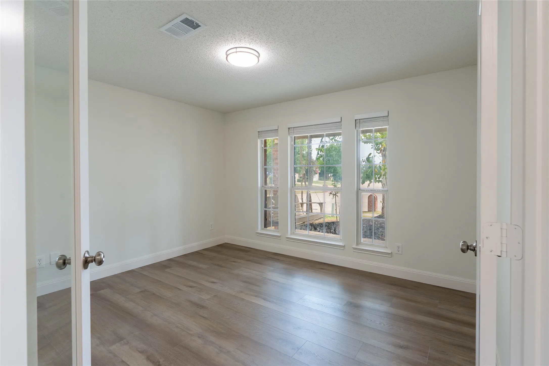 Single Family Residence For Rent in Collin County , 2304 Glenhaven Drive, Mc Kinney, Texas 75071, 3 Bedroom, 3 Bathroom, 2 Garage spaces, 2,210 Sqft, built in 2003, mls#21347734, Real Estate Agent in Mc Kinney, Homes For Rent in Collin county, Homes For Rent in Mc Kinney, Realtor in Mc Kinney Texas, Real Estate Brokerage Independent Realty Texas, Luminita Cordes Realtor