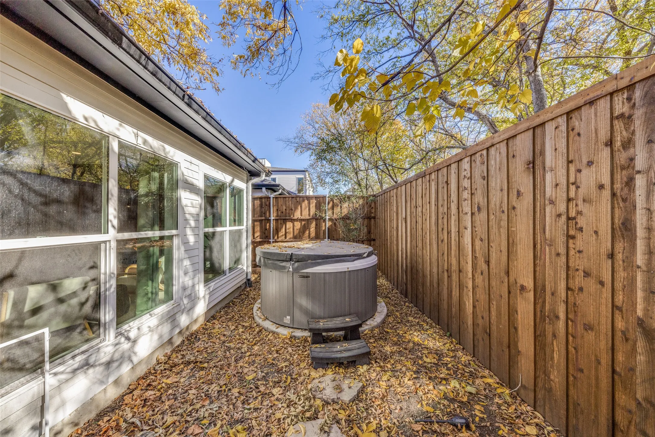 Single Family Residence For Sale in Dallas County , 1116 Muncie Avenue, Dallas, Texas 75212, 4 Bedroom, 2 Bathroom, 2 Garage spaces, 2,006 Sqft, built in 2021, mls#21347730, Real Estate Agent in Dallas, Homes For Sale in Dallas county, Homes For Sale in Dallas, Realtor in Dallas Texas, Real Estate Brokerage Independent Realty Texas, Luminita Cordes Realtor