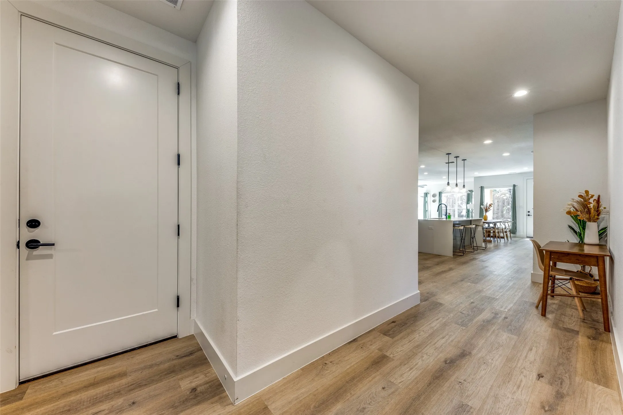 Single Family Residence For Sale in Dallas County , 1116 Muncie Avenue, Dallas, Texas 75212, 4 Bedroom, 2 Bathroom, 2 Garage spaces, 2,006 Sqft, built in 2021, mls#21347730, Real Estate Agent in Dallas, Homes For Sale in Dallas county, Homes For Sale in Dallas, Realtor in Dallas Texas, Real Estate Brokerage Independent Realty Texas, Luminita Cordes Realtor