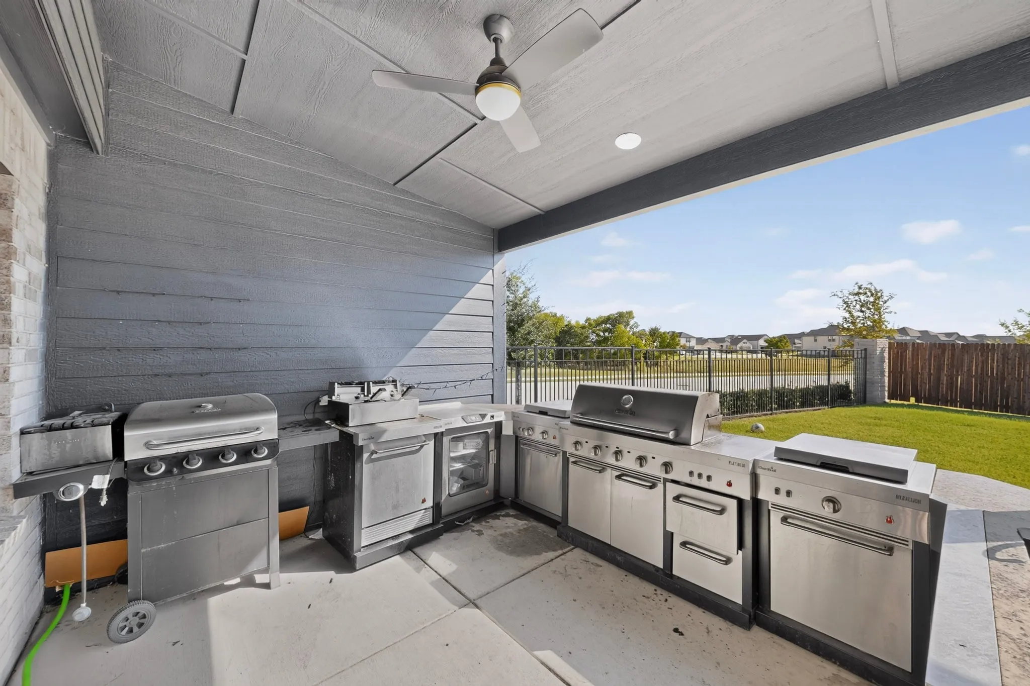 extended back patio with Built in grills & small fridge
