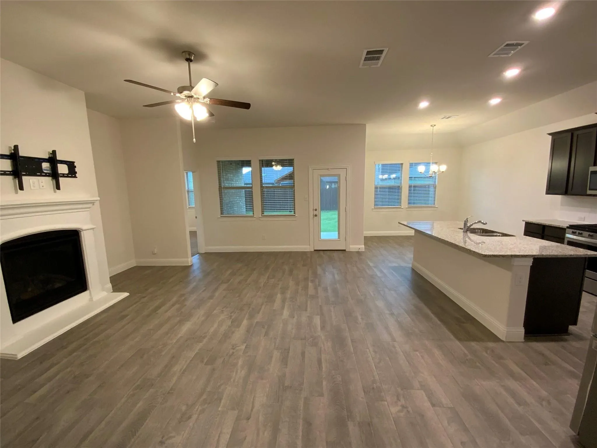Single Family Residence For Rent in Denton County , 2913 Faro Road, Aubrey, Texas 76227, 4 Bedroom, 2 Bathroom, 2 Garage spaces, 1,852 Sqft, built in 2020, mls#21347753, Real Estate Agent in Aubrey, Homes For Rent in Denton county, Homes For Rent in Aubrey, Realtor in Aubrey Texas, Real Estate Brokerage Independent Realty Texas, Luminita Cordes Realtor