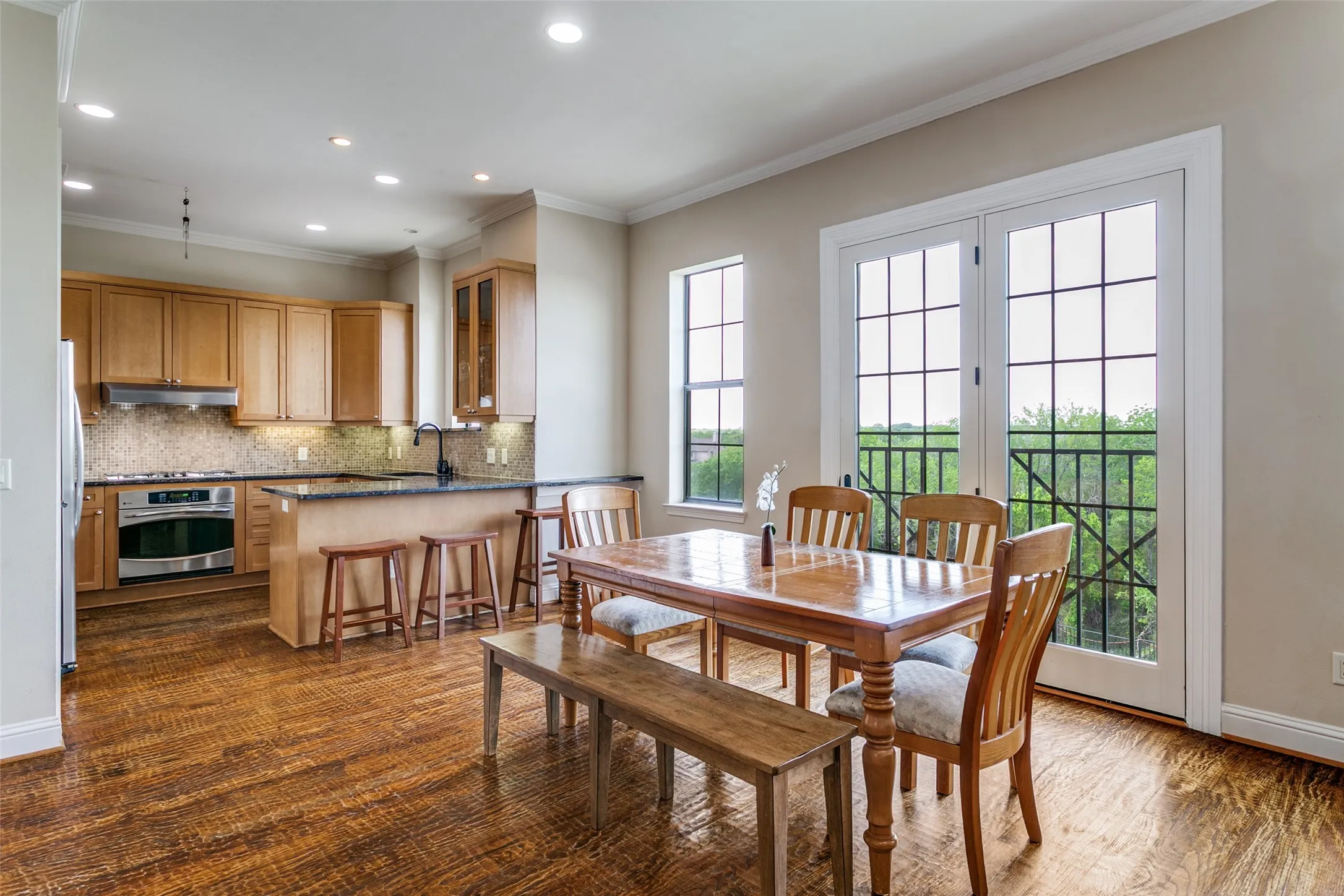 Townhouse For Sale in Dallas County , 1132 Hemingway Lane, Irving, Texas 75063, 3 Bedroom, 3 Bathroom, 2 Garage spaces, 2,194 Sqft, built in 2006, mls#21347656, Real Estate Agent in Irving, Homes For Sale in Dallas county, Homes For Sale in Irving, Realtor in Irving Texas, Real Estate Brokerage Independent Realty Texas, Luminita Cordes Realtor