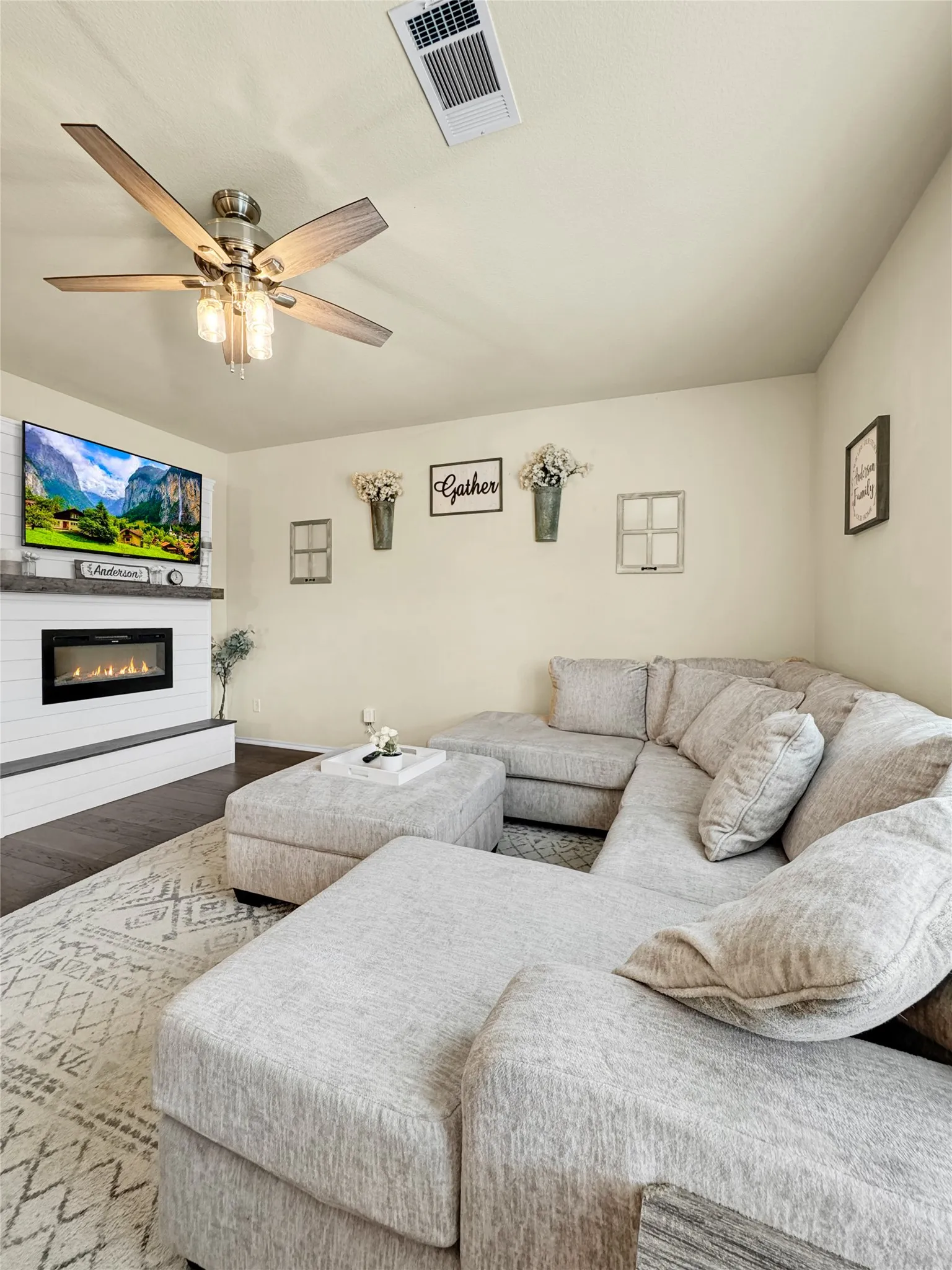Single Family Residence For Sale in Collin County , 1905 Burl Lane, Anna, Texas 75409, 4 Bedroom, 3 Bathroom, 2 Garage spaces, 2,552 Sqft, built in 2014, mls#21347159, Real Estate Agent in Anna, Homes For Sale in Collin county, Homes For Sale in Anna, Realtor in Anna Texas, Real Estate Brokerage Independent Realty Texas, Luminita Cordes Realtor