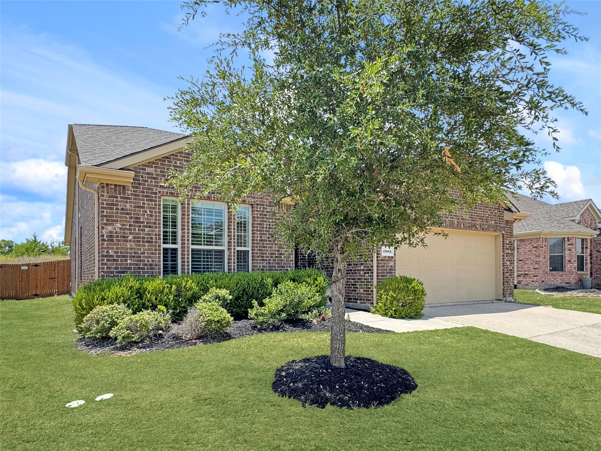 Single Family Residence For Sale in Collin County , 1905 Burl Lane, Anna, Texas 75409, 4 Bedroom, 3 Bathroom, 2 Garage spaces, 2,552 Sqft, built in 2014, mls#21347159, Real Estate Agent in Anna, Homes For Sale in Collin county, Homes For Sale in Anna, Realtor in Anna Texas, Real Estate Brokerage Independent Realty Texas, Luminita Cordes Realtor