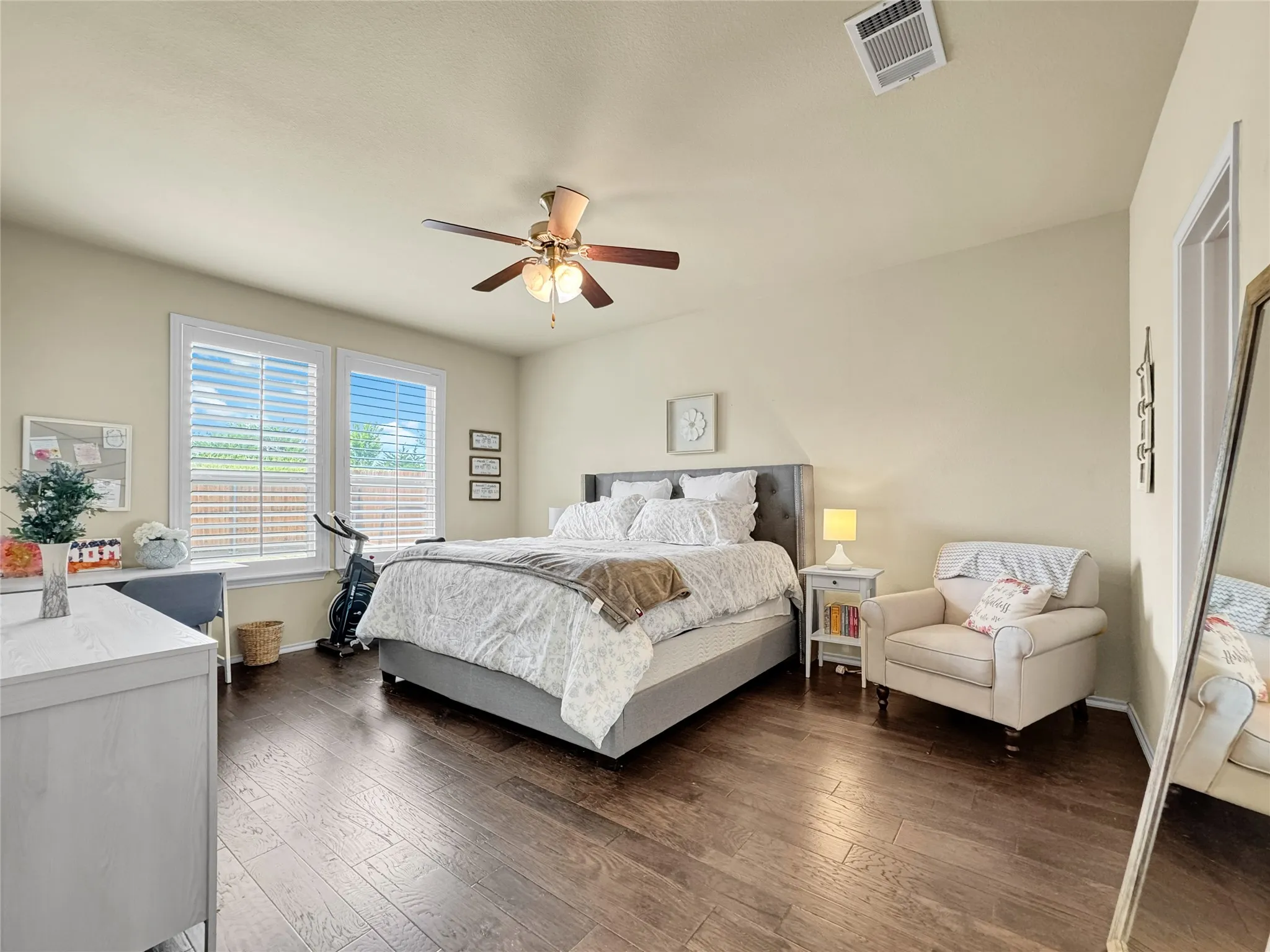 Single Family Residence For Sale in Collin County , 1905 Burl Lane, Anna, Texas 75409, 4 Bedroom, 3 Bathroom, 2 Garage spaces, 2,552 Sqft, built in 2014, mls#21347159, Real Estate Agent in Anna, Homes For Sale in Collin county, Homes For Sale in Anna, Realtor in Anna Texas, Real Estate Brokerage Independent Realty Texas, Luminita Cordes Realtor