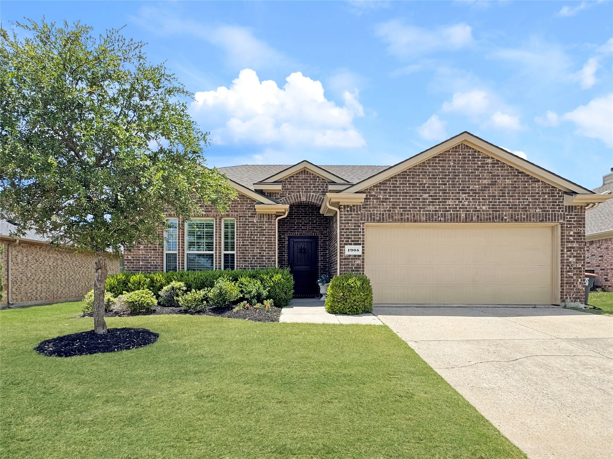 Single Family Residence For Sale in Collin County , 1905 Burl Lane, Anna, Texas 75409, 4 Bedroom, 3 Bathroom, 2 Garage spaces, 2,552 Sqft, built in 2014, mls#21347159, Real Estate Agent in Anna, Homes For Sale in Collin county, Homes For Sale in Anna, Realtor in Anna Texas, Real Estate Brokerage Independent Realty Texas, Luminita Cordes Realtor