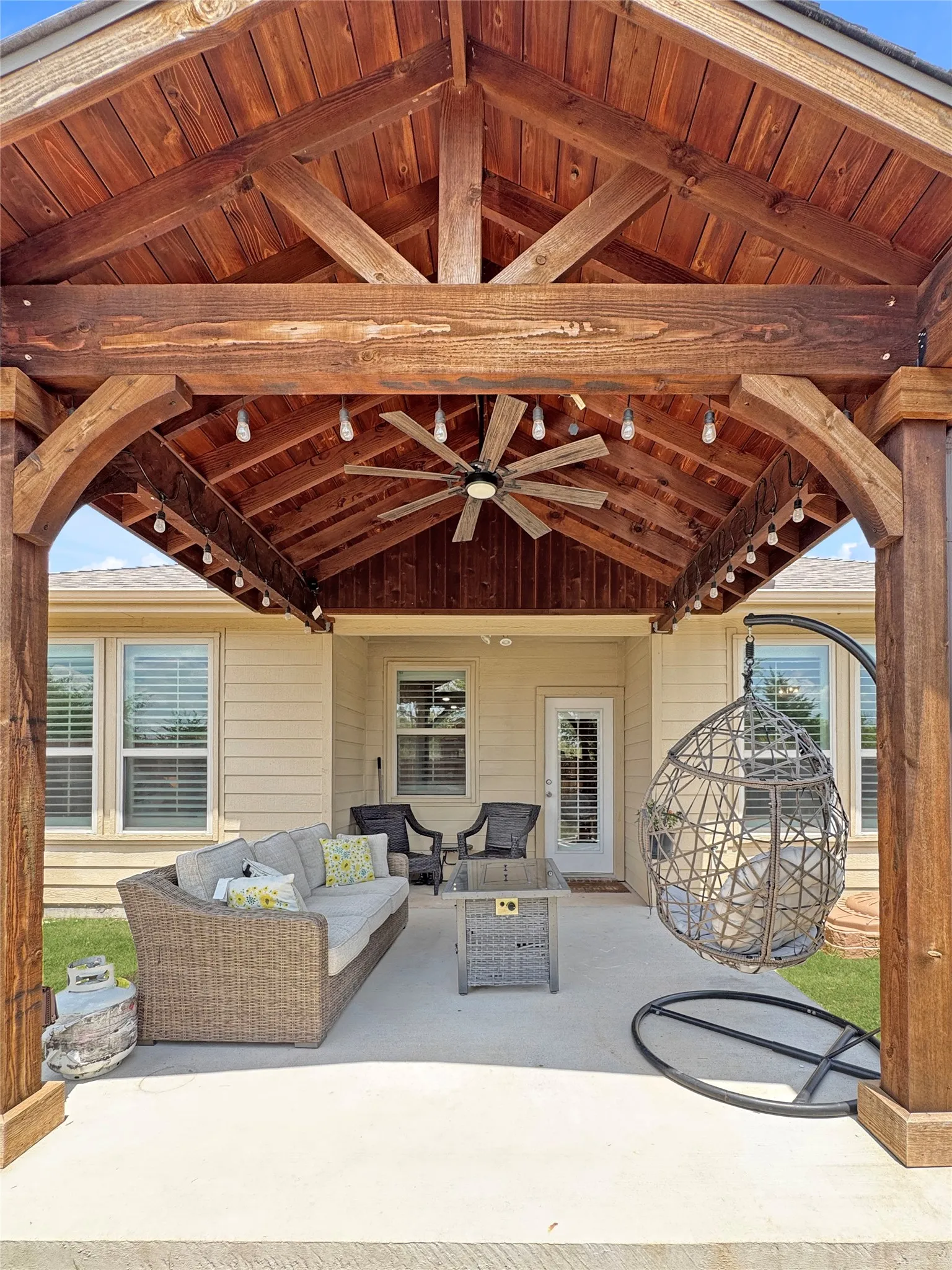 Single Family Residence For Sale in Collin County , 1905 Burl Lane, Anna, Texas 75409, 4 Bedroom, 3 Bathroom, 2 Garage spaces, 2,552 Sqft, built in 2014, mls#21347159, Real Estate Agent in Anna, Homes For Sale in Collin county, Homes For Sale in Anna, Realtor in Anna Texas, Real Estate Brokerage Independent Realty Texas, Luminita Cordes Realtor