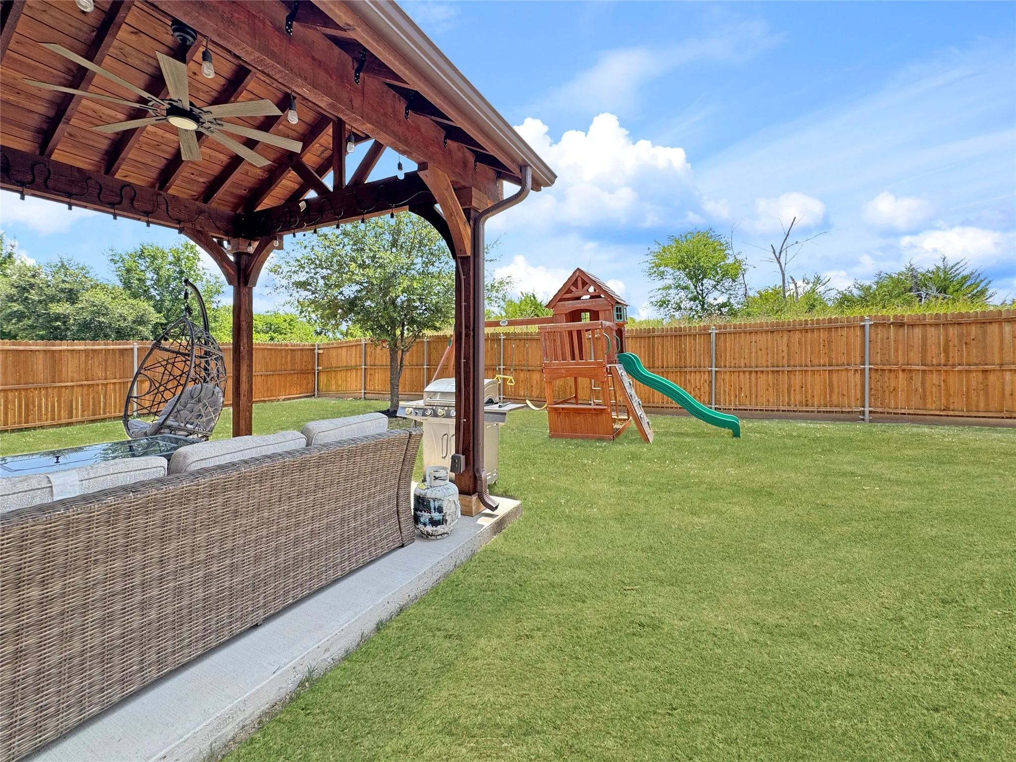 Single Family Residence For Sale in Collin County , 1905 Burl Lane, Anna, Texas 75409, 4 Bedroom, 3 Bathroom, 2 Garage spaces, 2,552 Sqft, built in 2014, mls#21347159, Real Estate Agent in Anna, Homes For Sale in Collin county, Homes For Sale in Anna, Realtor in Anna Texas, Real Estate Brokerage Independent Realty Texas, Luminita Cordes Realtor