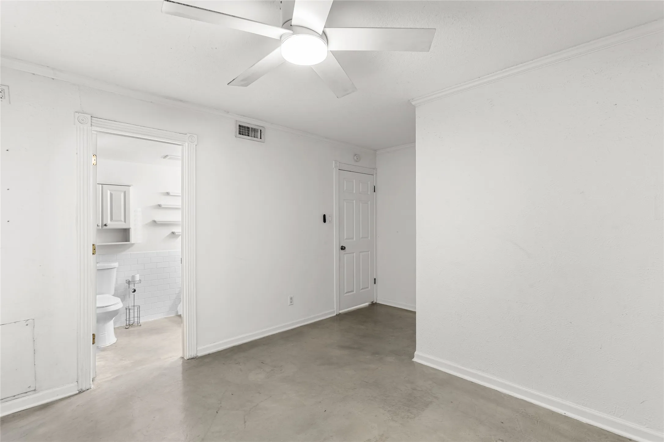 Condominium For Rent in Dallas County , 5916 Birchbrook Drive 129, Dallas, Texas 75206, 2 Bedroom, 2 Bathroom, Garage spaces, 1,045 Sqft, built in 1969, mls#21347761, Real Estate Agent in Dallas, Homes For Rent in Dallas county, Homes For Rent in Dallas, Realtor in Dallas Texas, Real Estate Brokerage Independent Realty Texas, Luminita Cordes Realtor