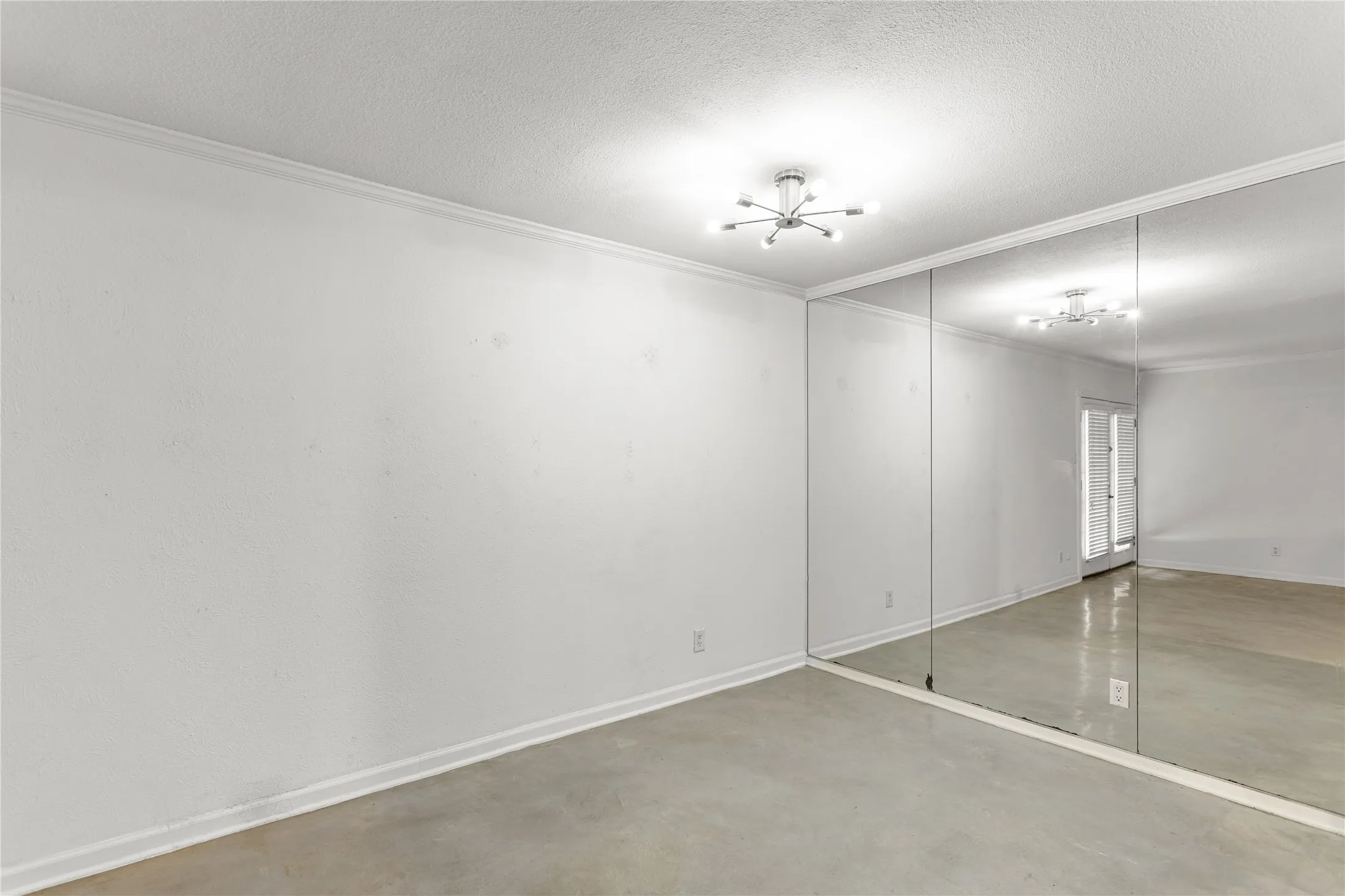Condominium For Rent in Dallas County , 5916 Birchbrook Drive 129, Dallas, Texas 75206, 2 Bedroom, 2 Bathroom, Garage spaces, 1,045 Sqft, built in 1969, mls#21347761, Real Estate Agent in Dallas, Homes For Rent in Dallas county, Homes For Rent in Dallas, Realtor in Dallas Texas, Real Estate Brokerage Independent Realty Texas, Luminita Cordes Realtor